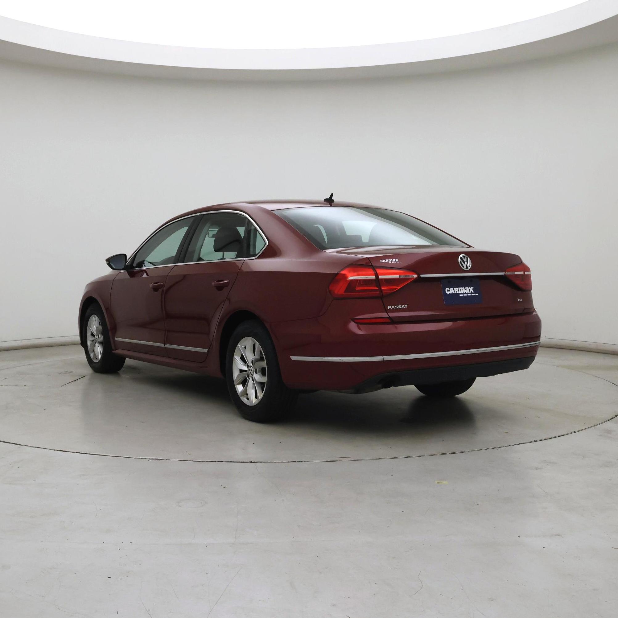 Thumbnail: 2016 Volkswagen Passat - 2