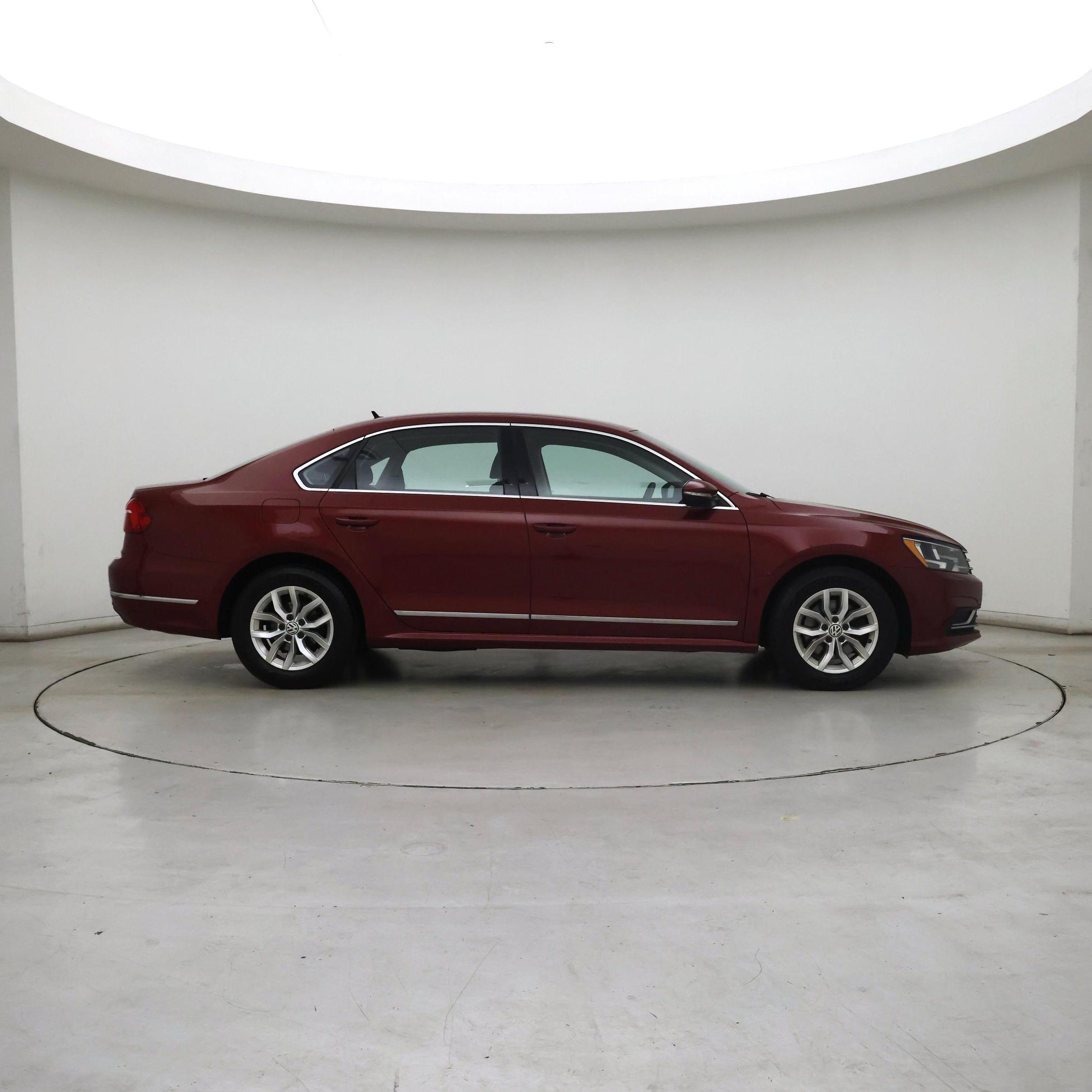 Thumbnail: 2016 Volkswagen Passat - 7