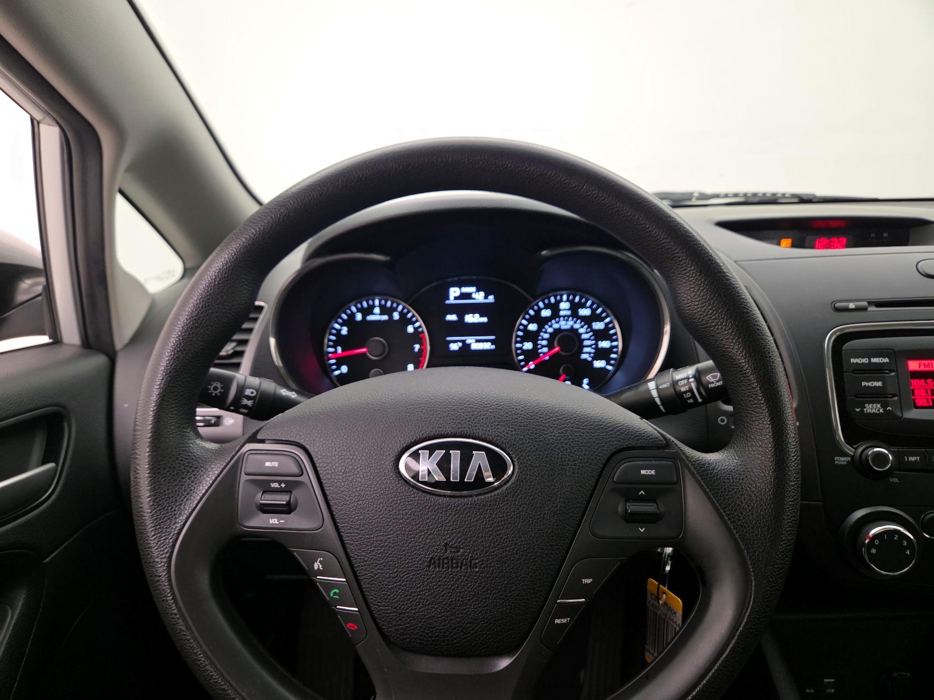 Thumbnail: 2017 Kia Forte - 10