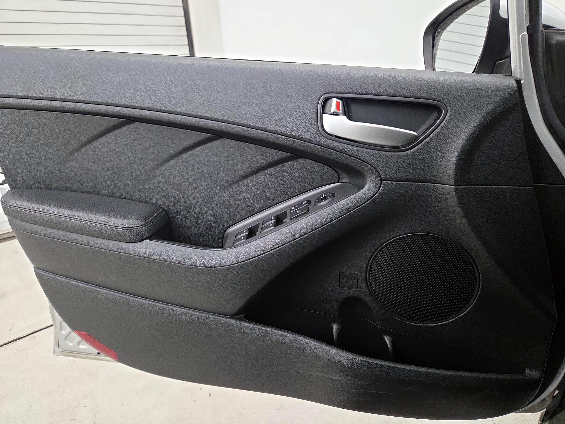 Thumbnail: 2017 Kia Forte - 12