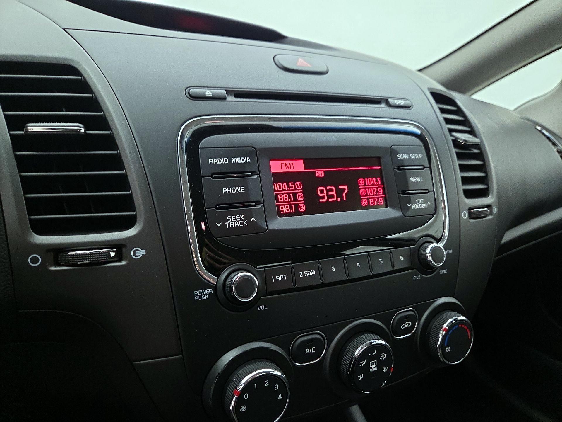 Thumbnail: 2017 Kia Forte - 14