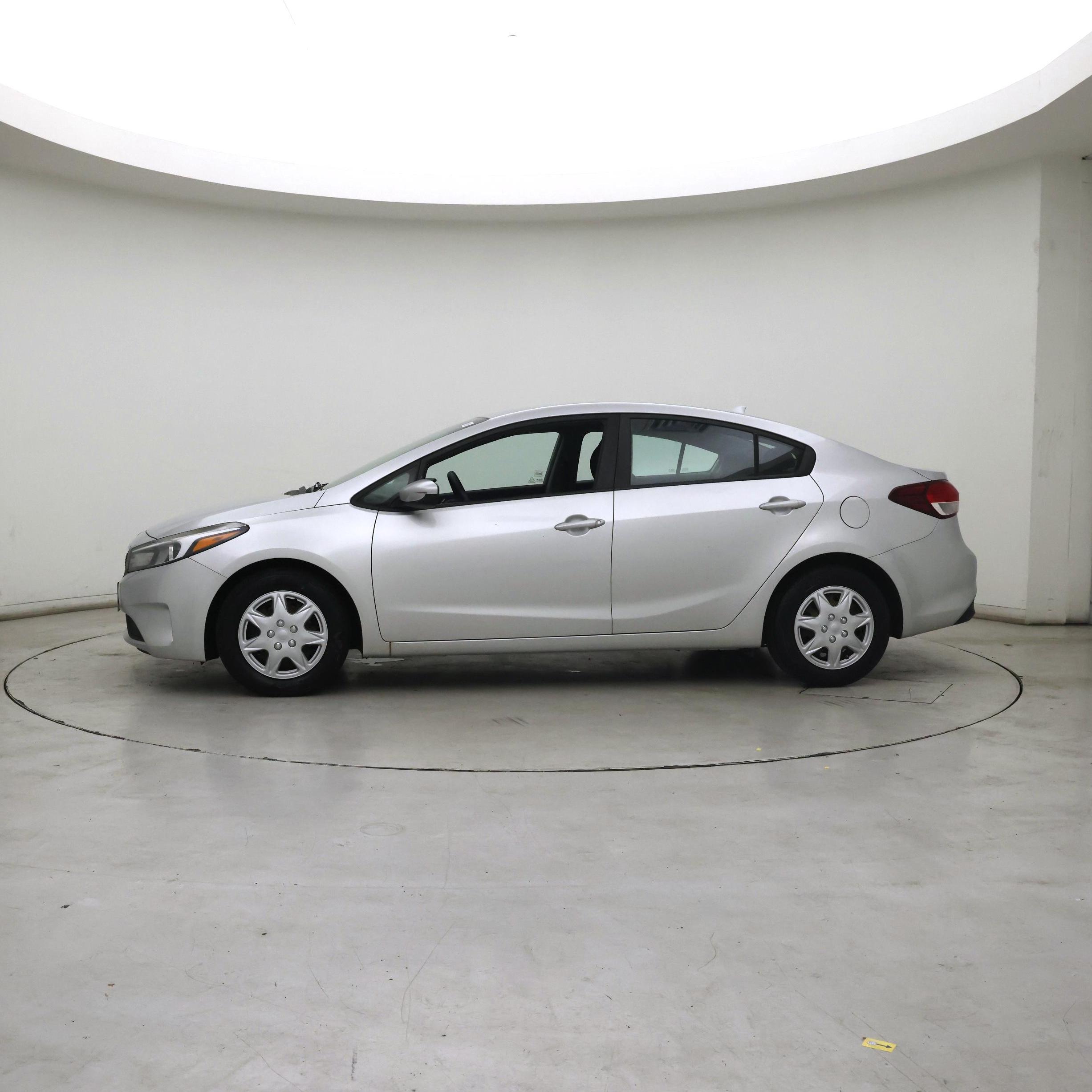 Thumbnail: 2017 Kia Forte - 3