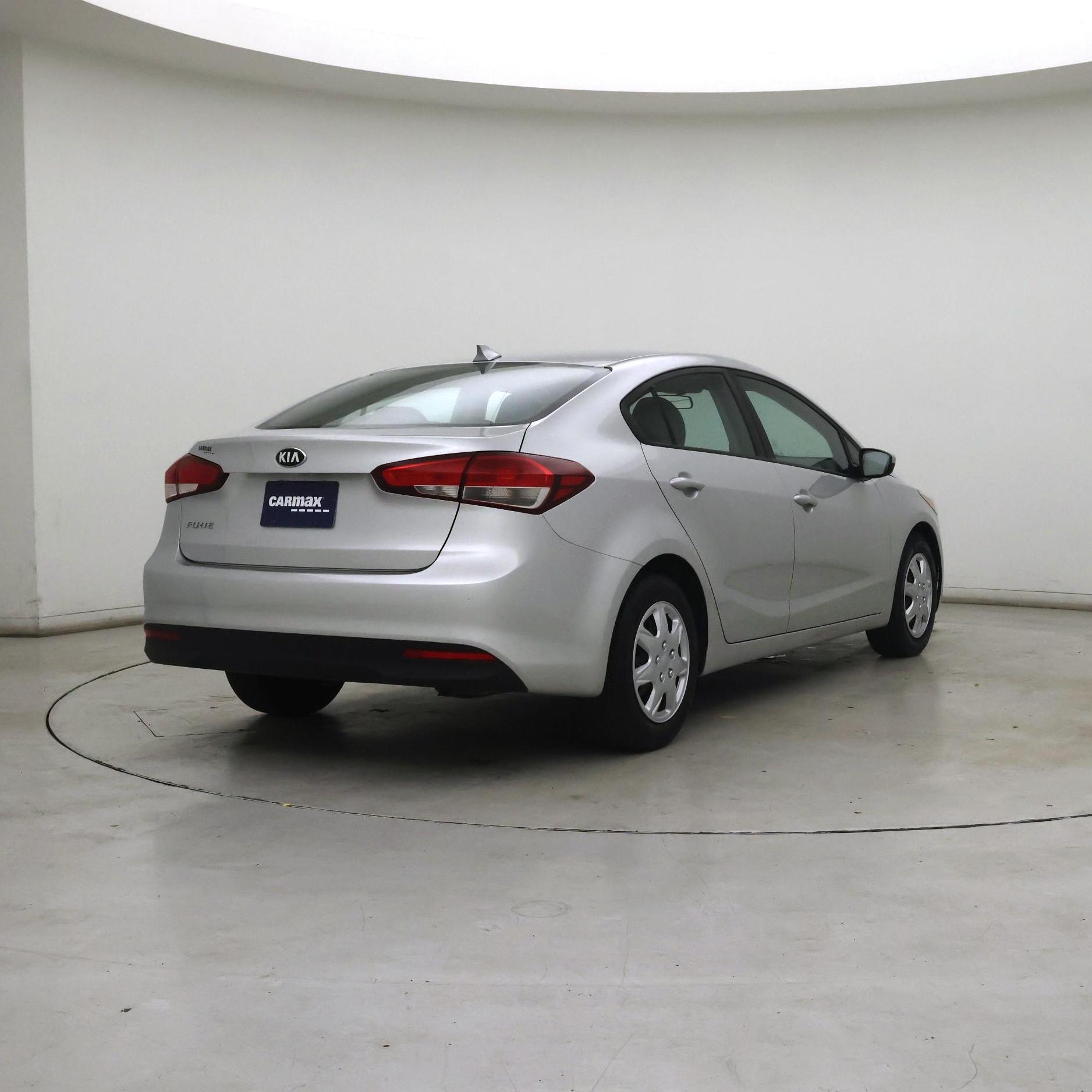 Thumbnail: 2017 Kia Forte - 8