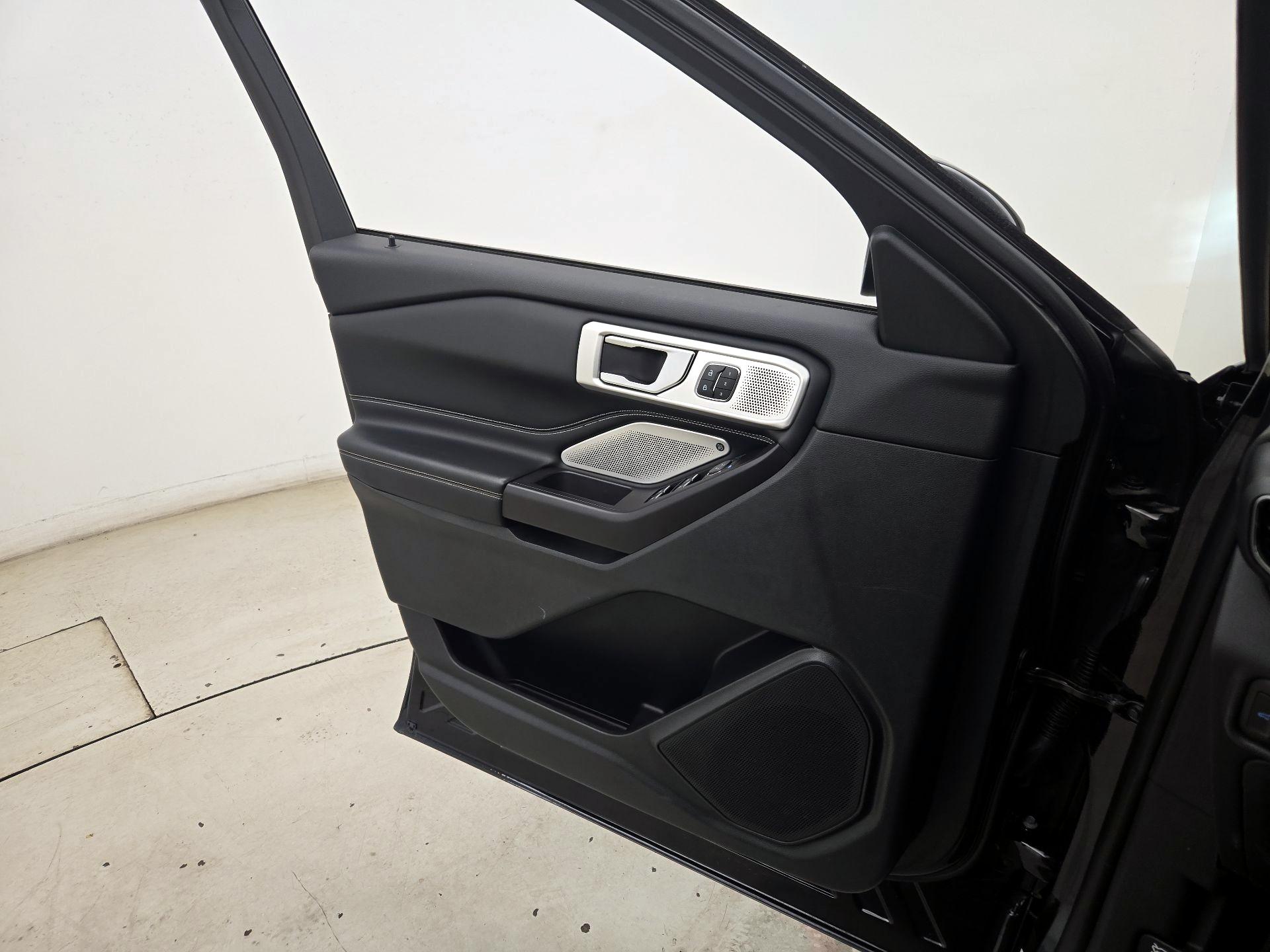 Thumbnail: 2020 Ford Explorer - 12