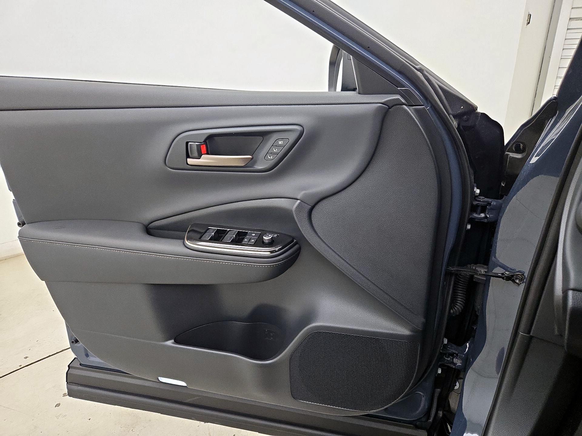 Thumbnail: 2025 Toyota Crown Signia - 12