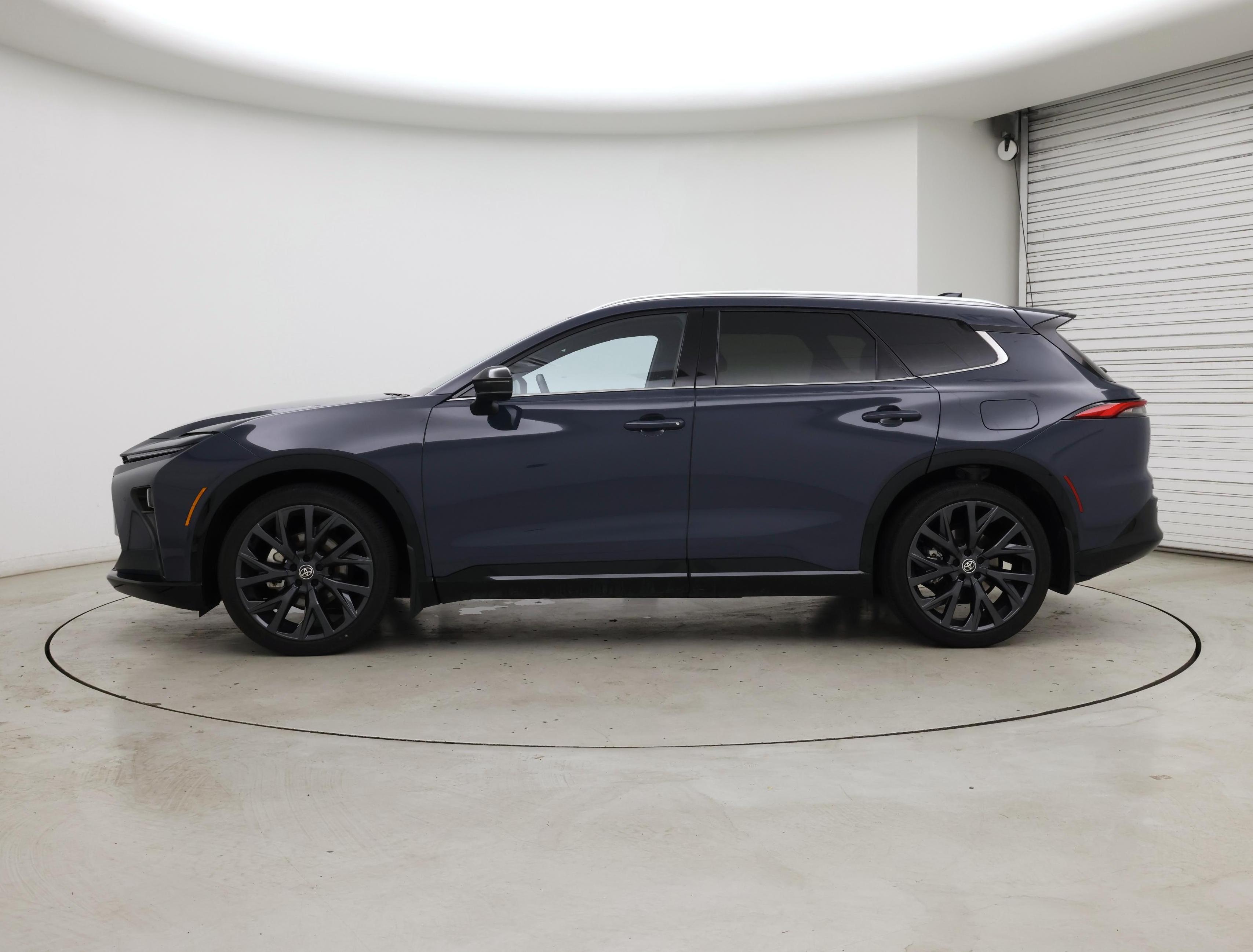 Thumbnail: 2025 Toyota Crown Signia - 3