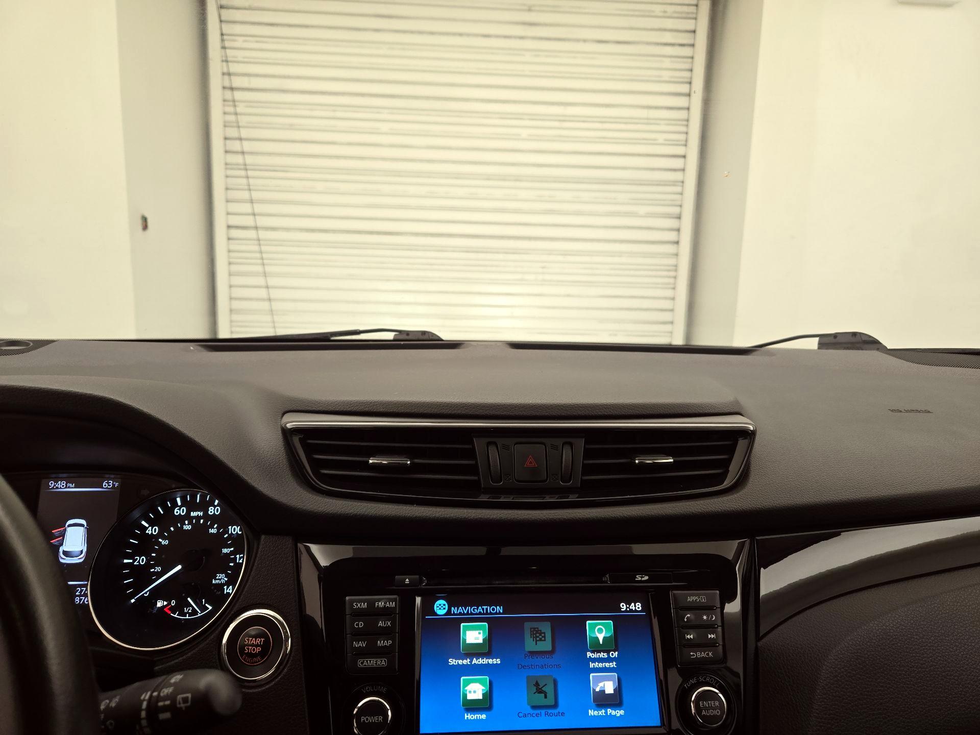 Thumbnail: 2017 Nissan Rogue Sport - 9