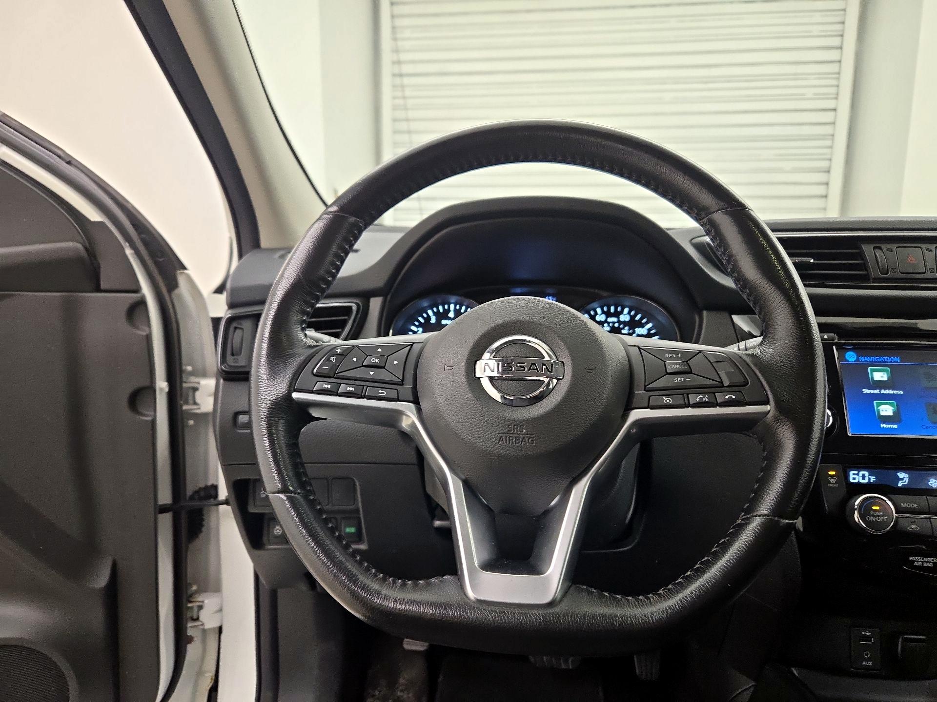 Thumbnail: 2017 Nissan Rogue Sport - 10