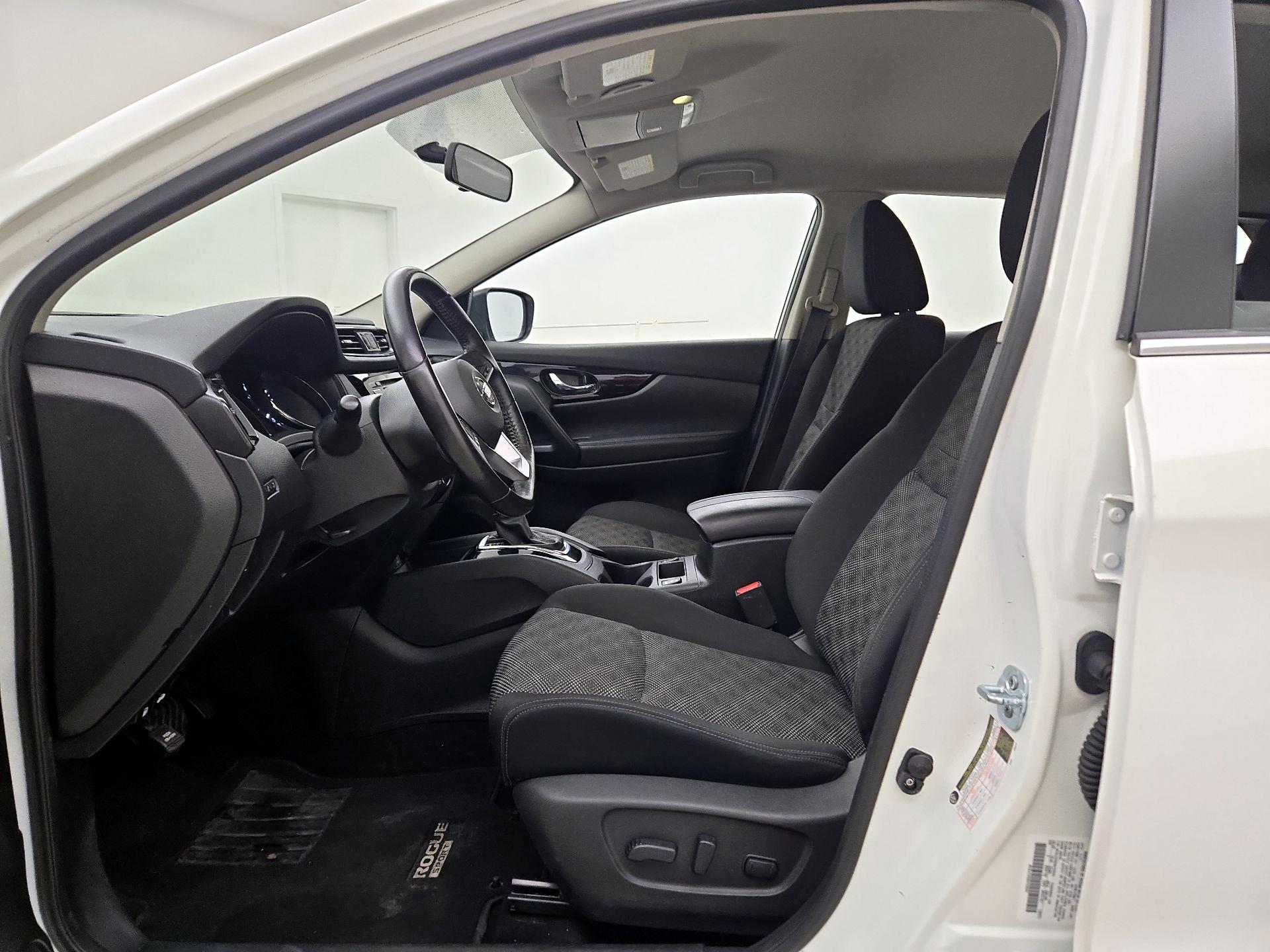 Thumbnail: 2017 Nissan Rogue Sport - 11