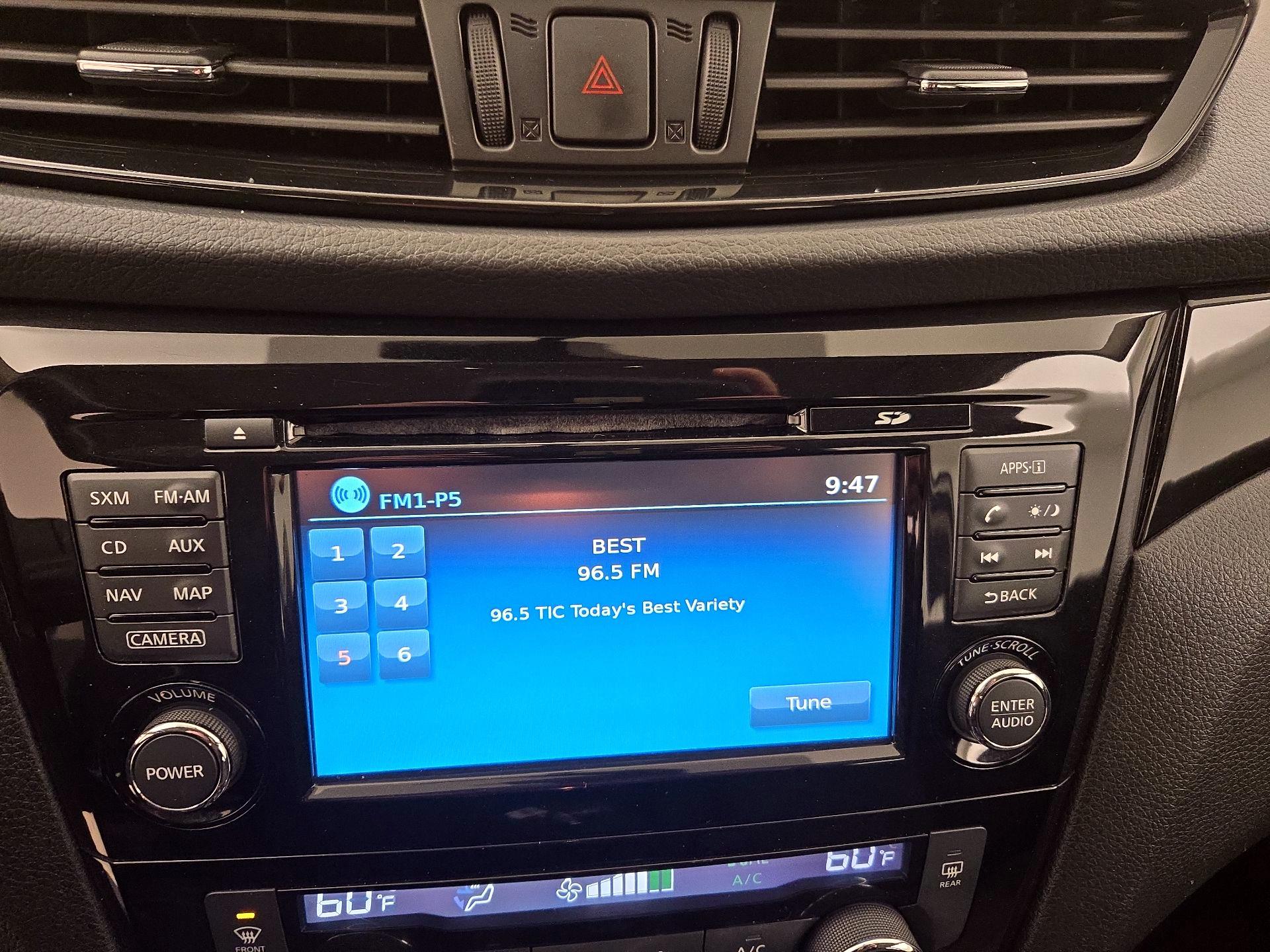 Thumbnail: 2017 Nissan Rogue Sport - 16