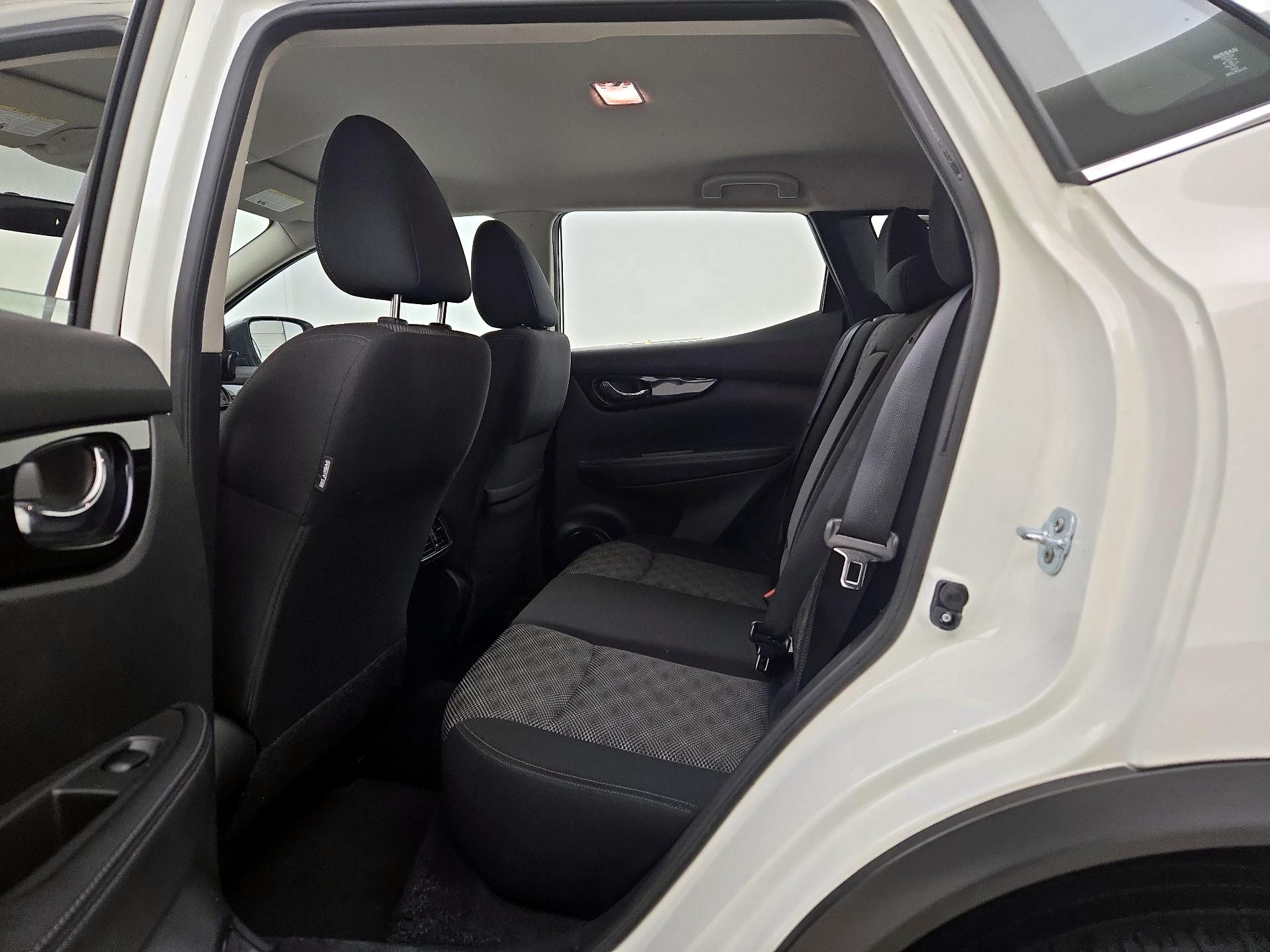 Thumbnail: 2017 Nissan Rogue Sport - 20