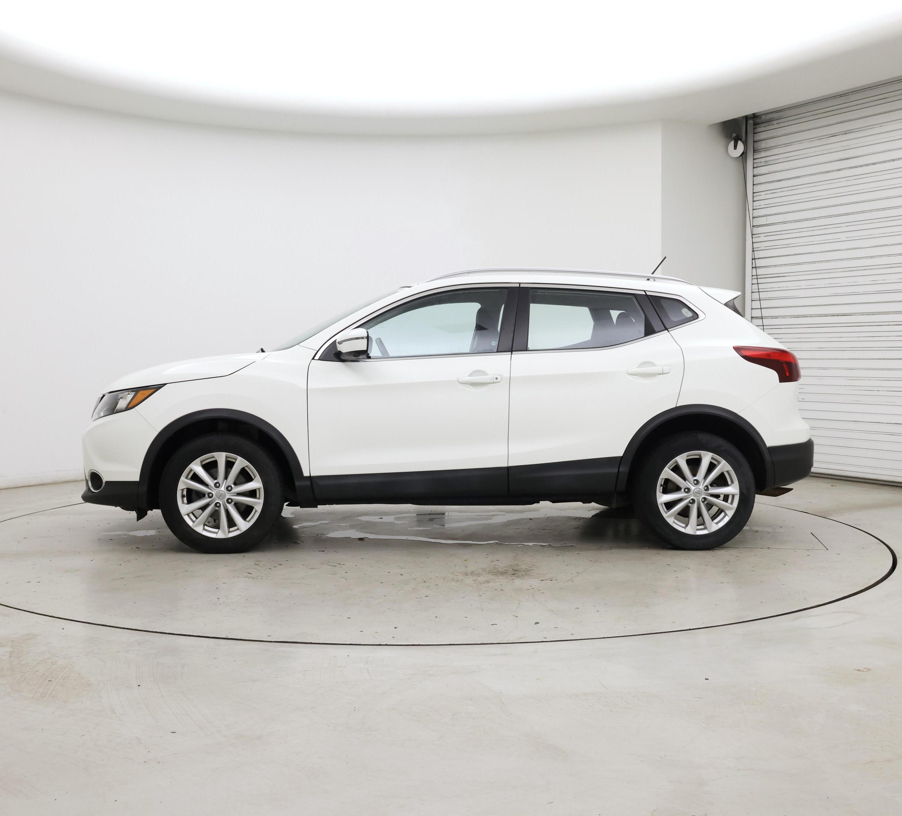 Thumbnail: 2017 Nissan Rogue Sport - 3