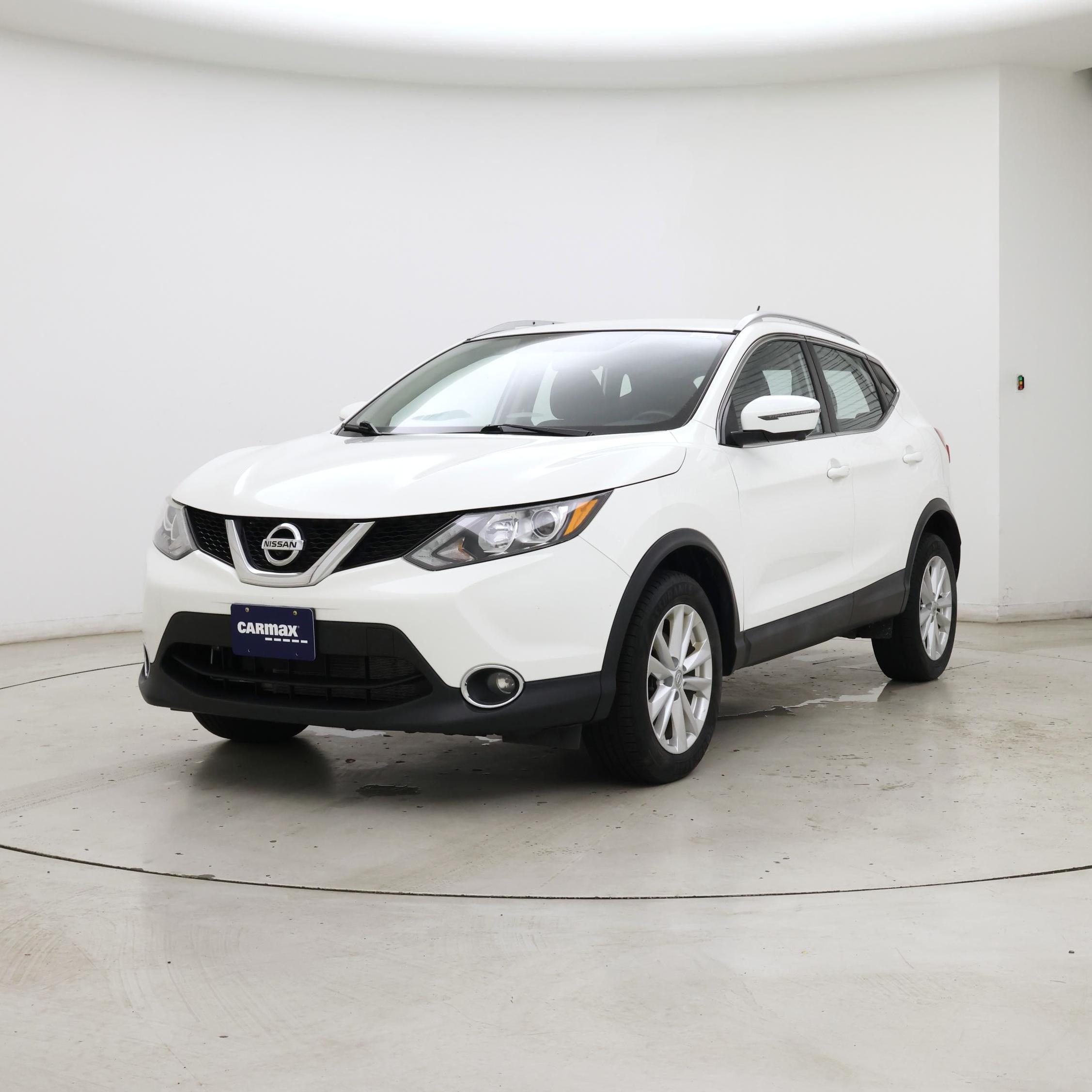 Thumbnail: 2017 Nissan Rogue Sport - 4