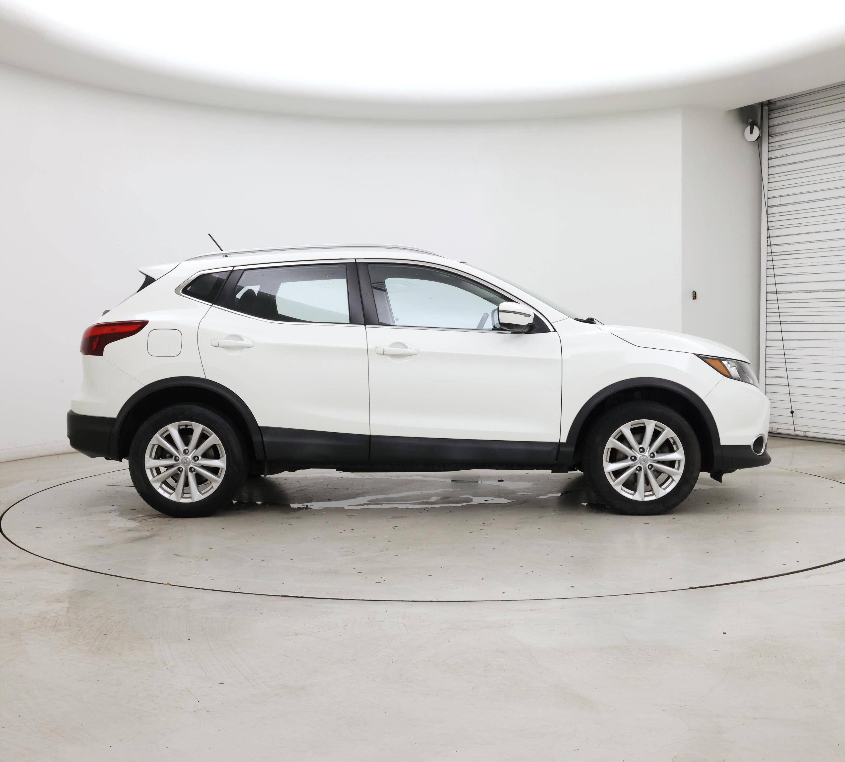 Thumbnail: 2017 Nissan Rogue Sport - 7