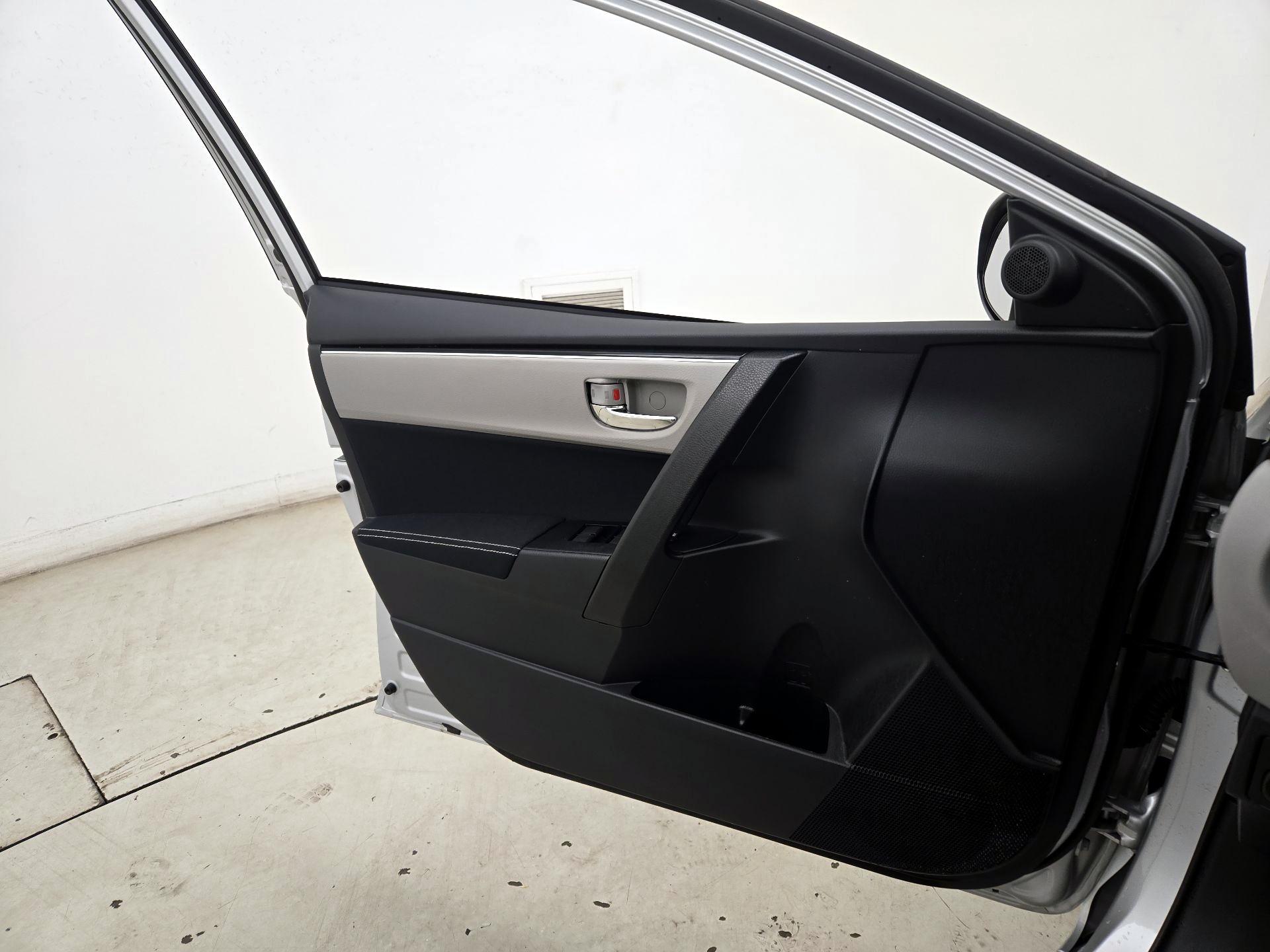 Thumbnail: 2017 Toyota Corolla - 12