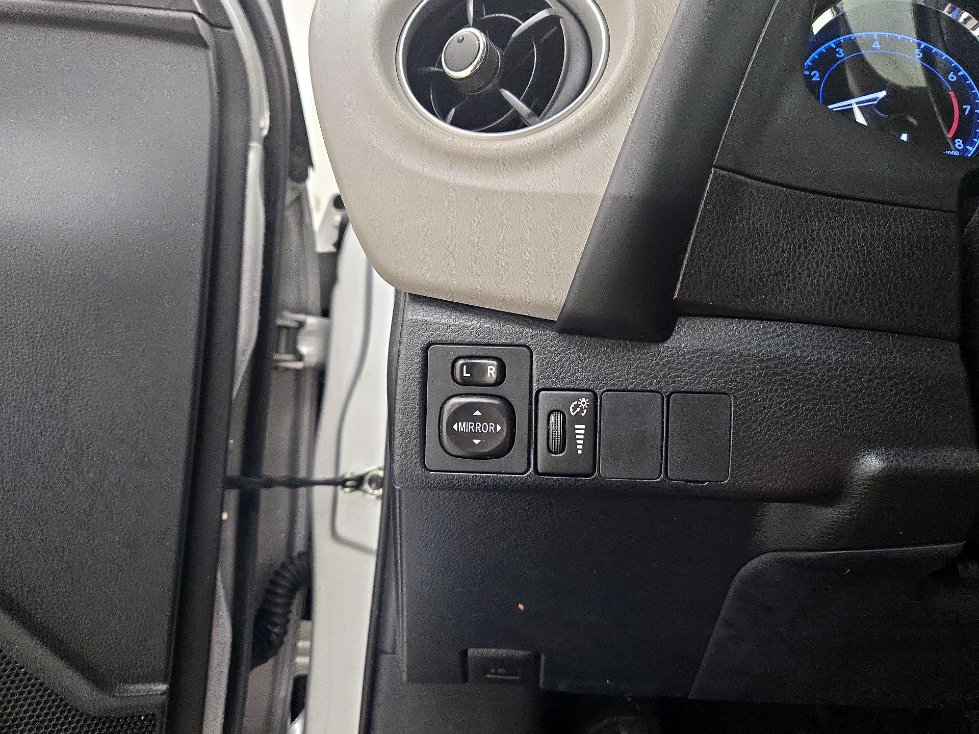 Thumbnail: 2017 Toyota Corolla - 13