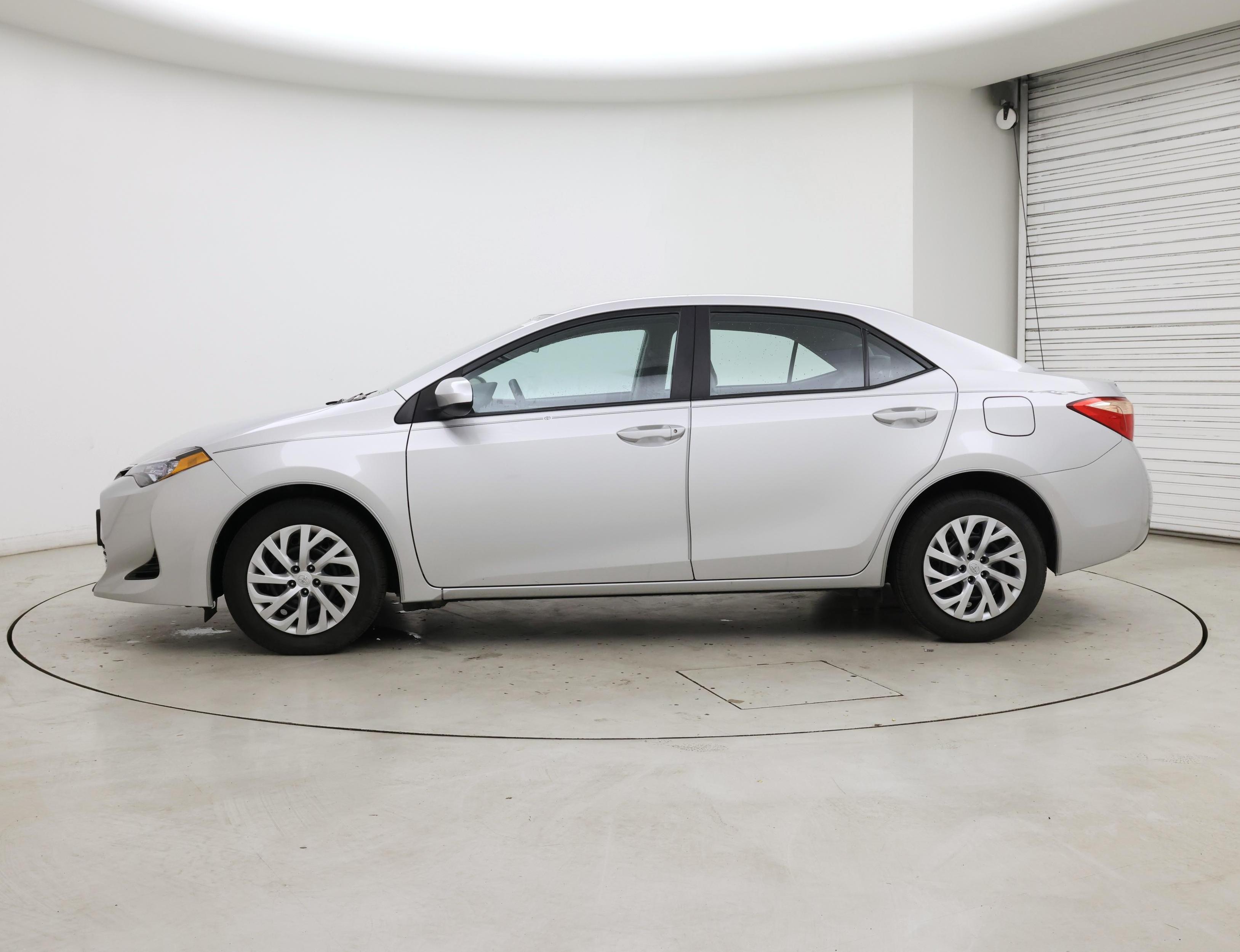 Thumbnail: 2017 Toyota Corolla - 3