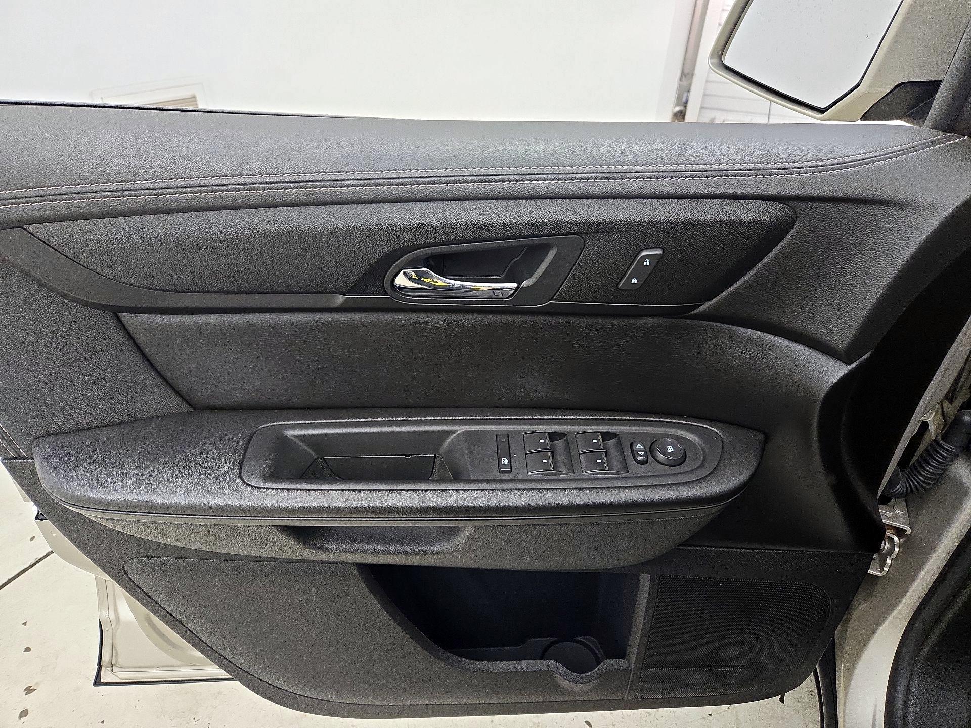 Thumbnail: 2017 Chevrolet Traverse - 12