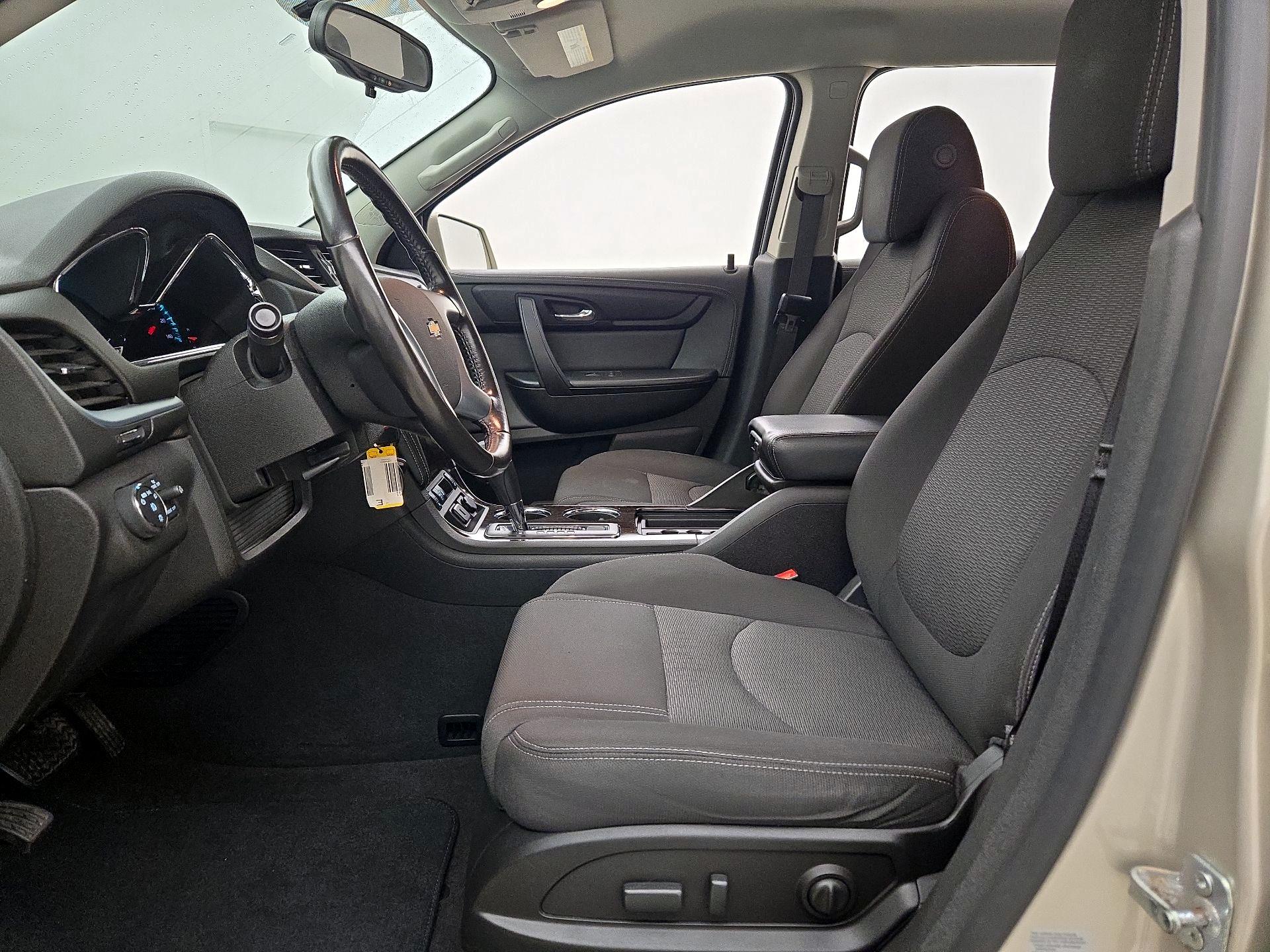 Thumbnail: 2017 Chevrolet Traverse - 18