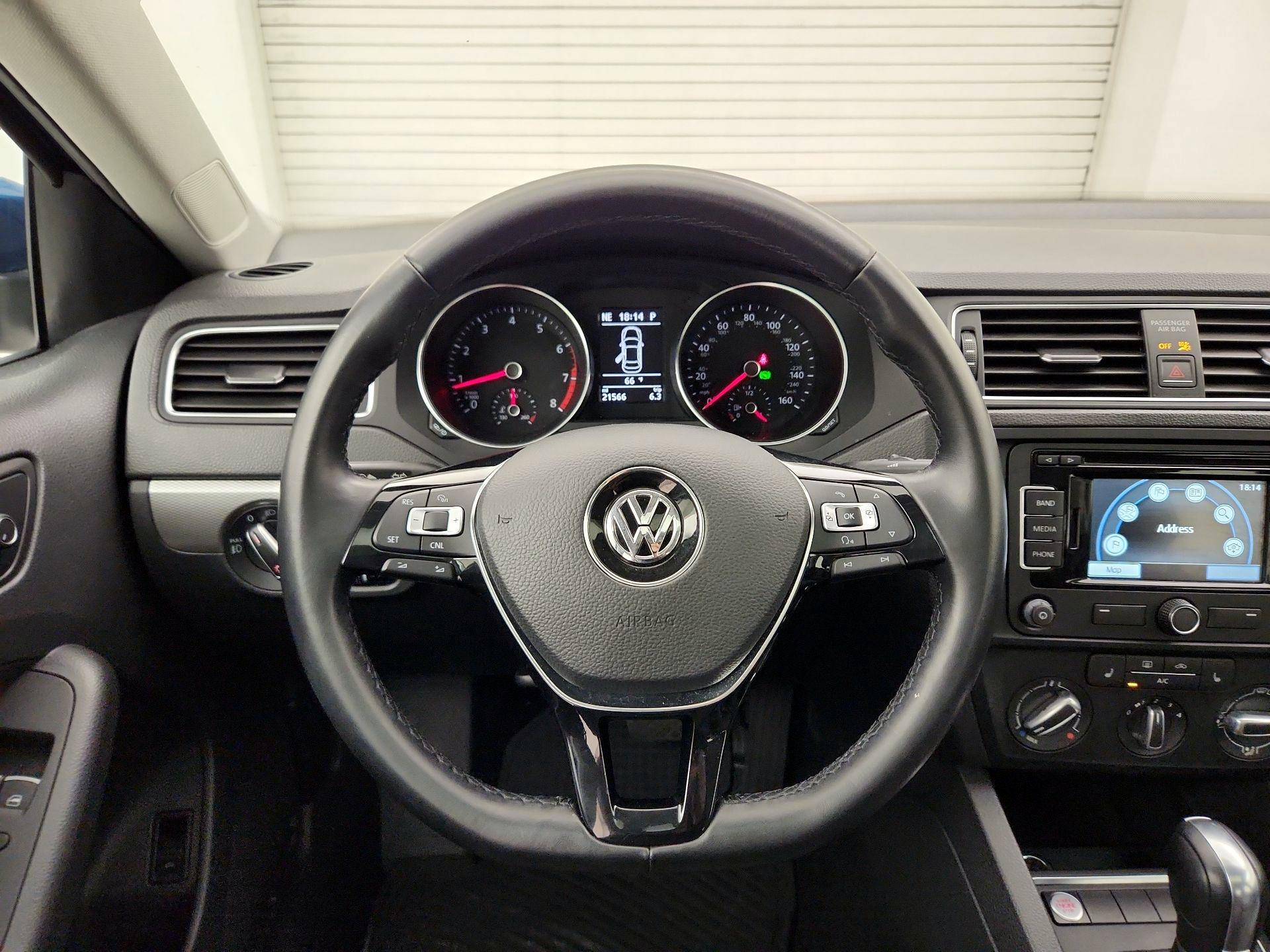 Thumbnail: 2015 Volkswagen Jetta - 10