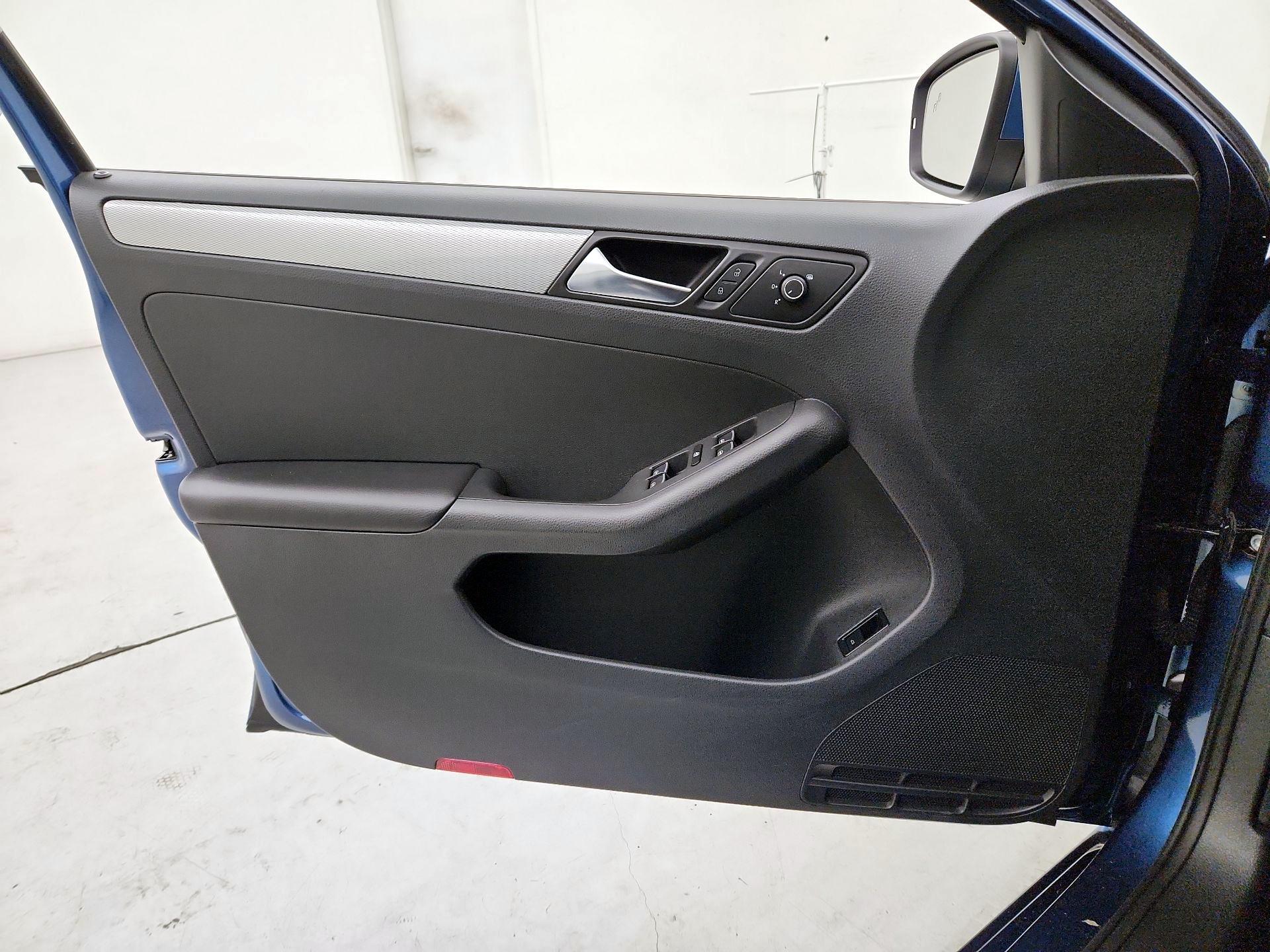 Thumbnail: 2015 Volkswagen Jetta - 12