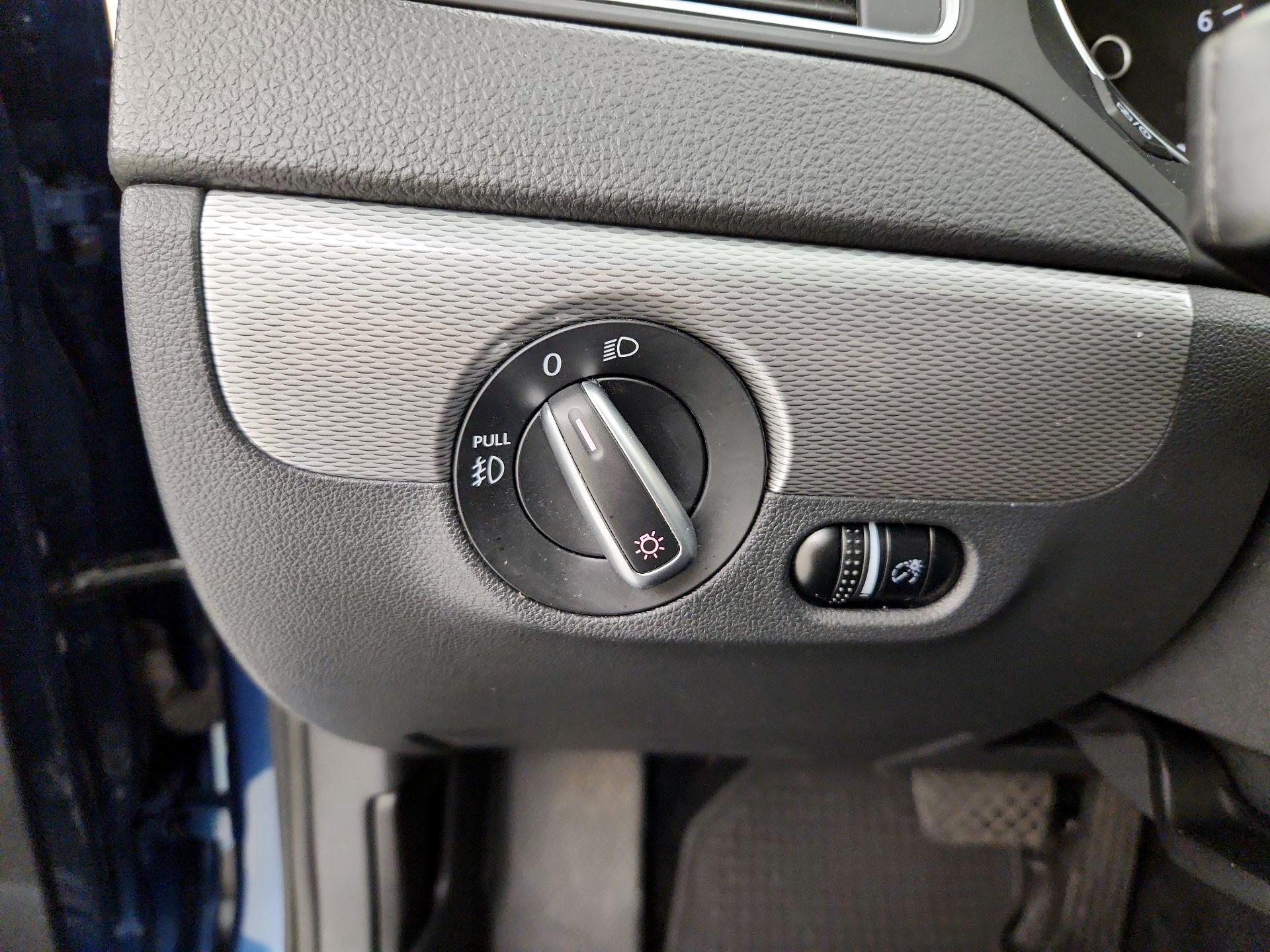 Thumbnail: 2015 Volkswagen Jetta - 13