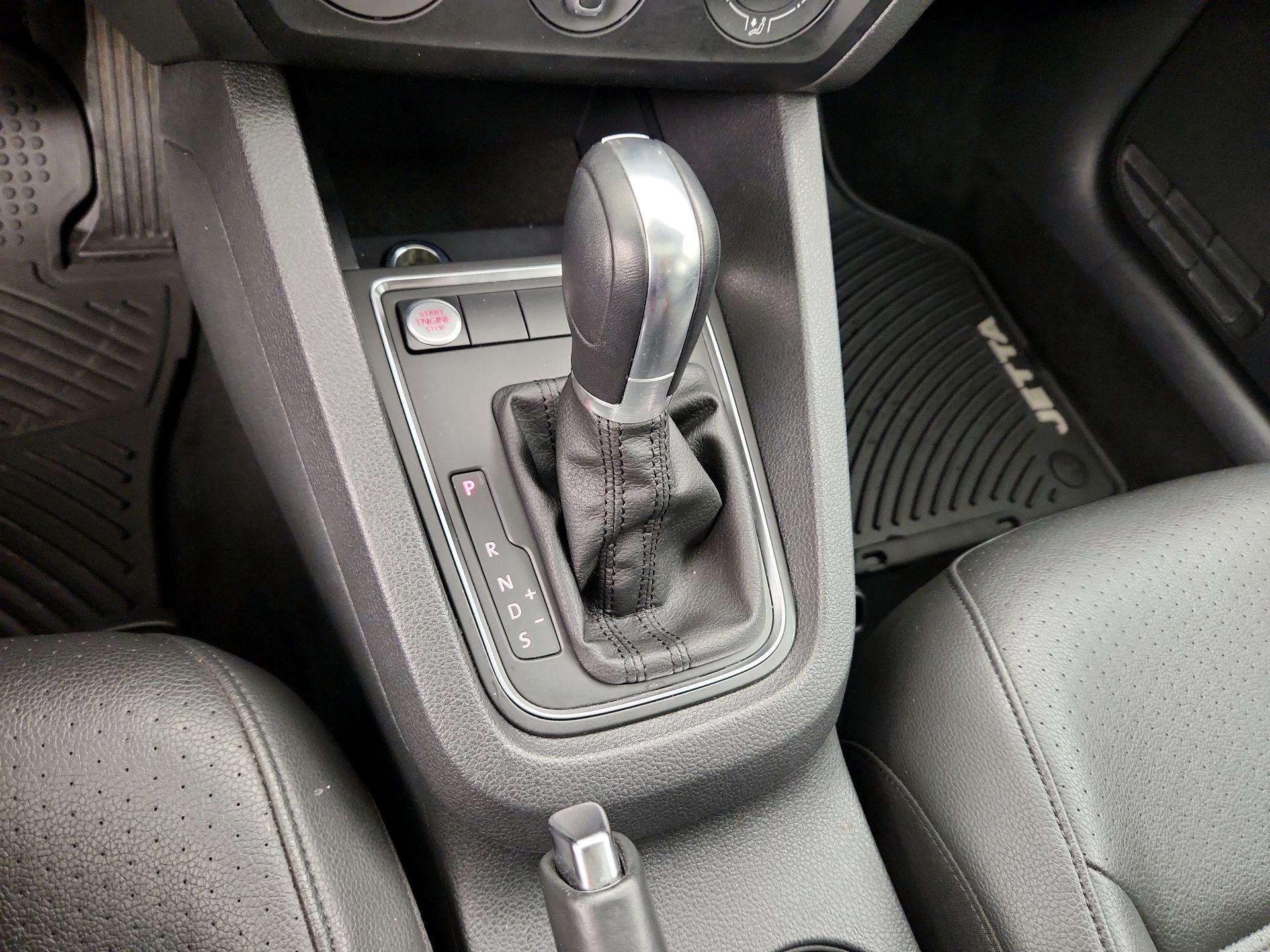 Thumbnail: 2015 Volkswagen Jetta - 18