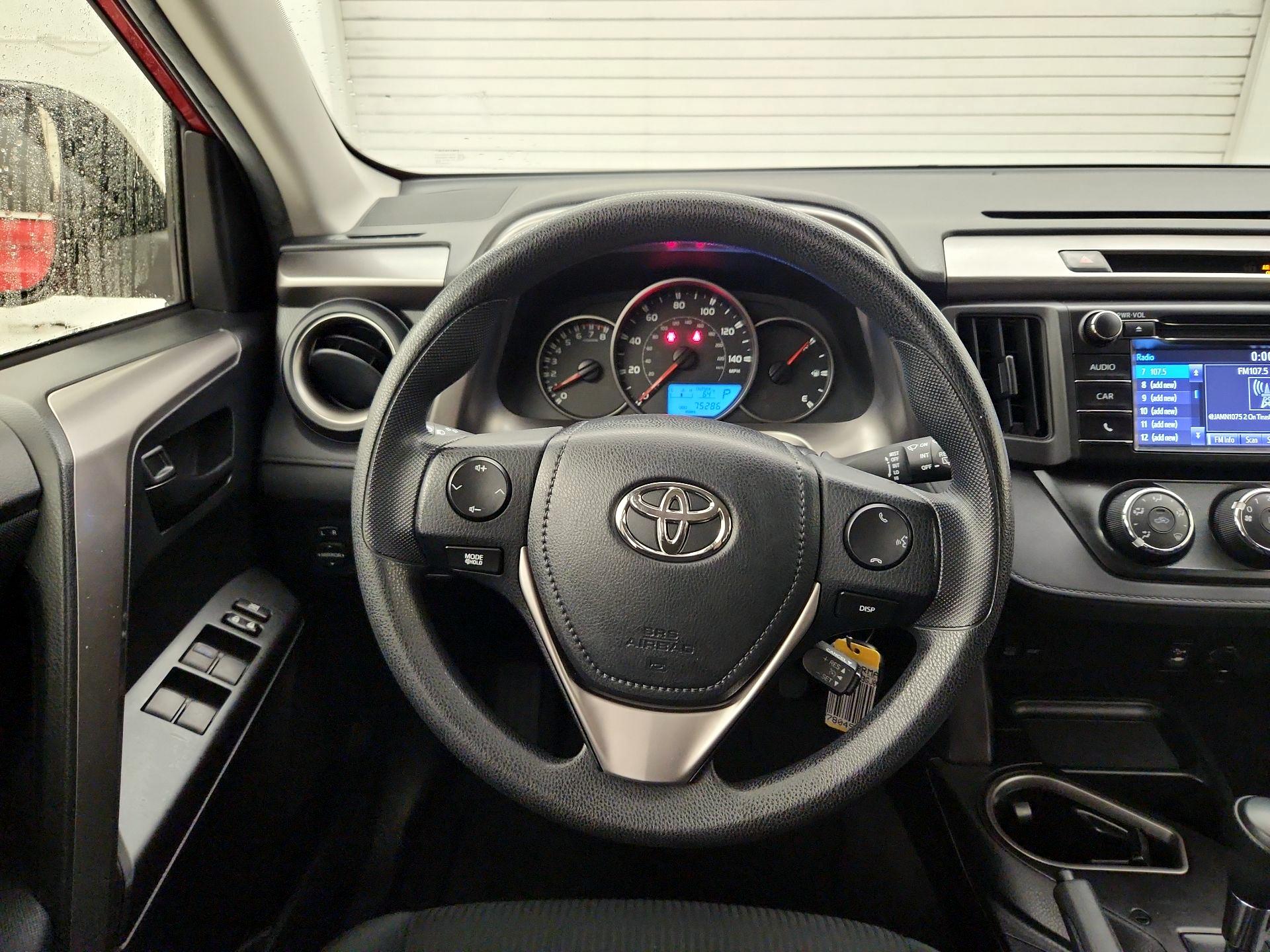 Thumbnail: 2016 Toyota RAV4 - 10