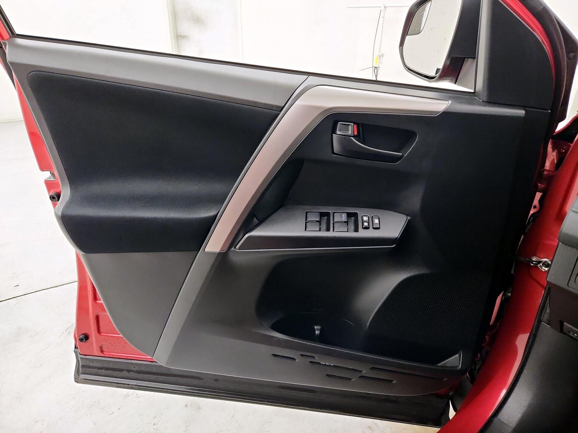 Thumbnail: 2016 Toyota RAV4 - 12