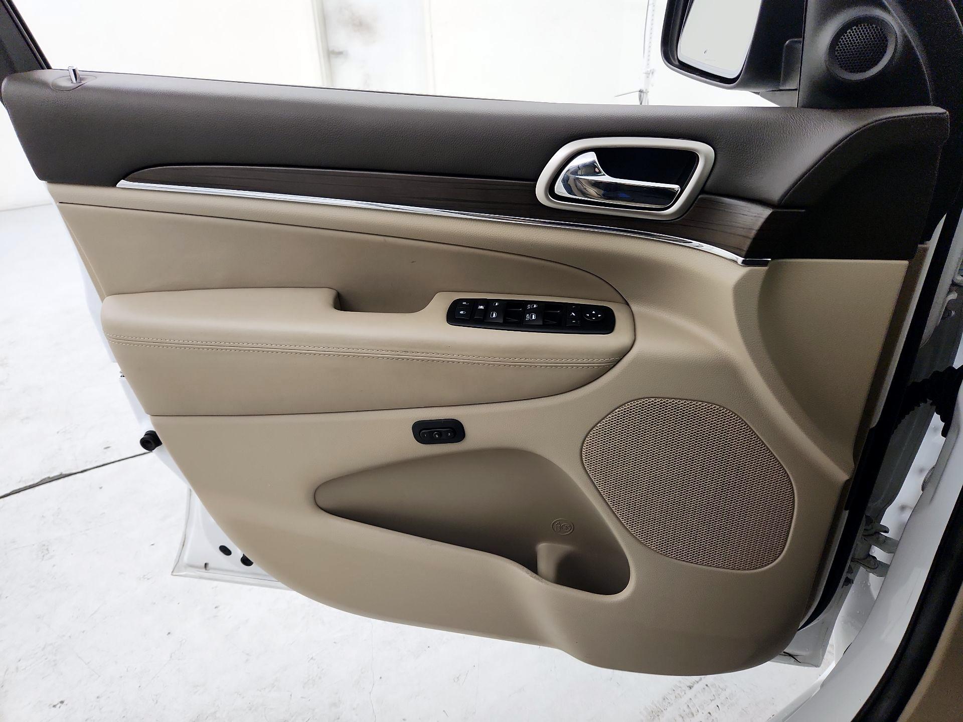 Thumbnail: 2014 Jeep Grand Cherokee - 12
