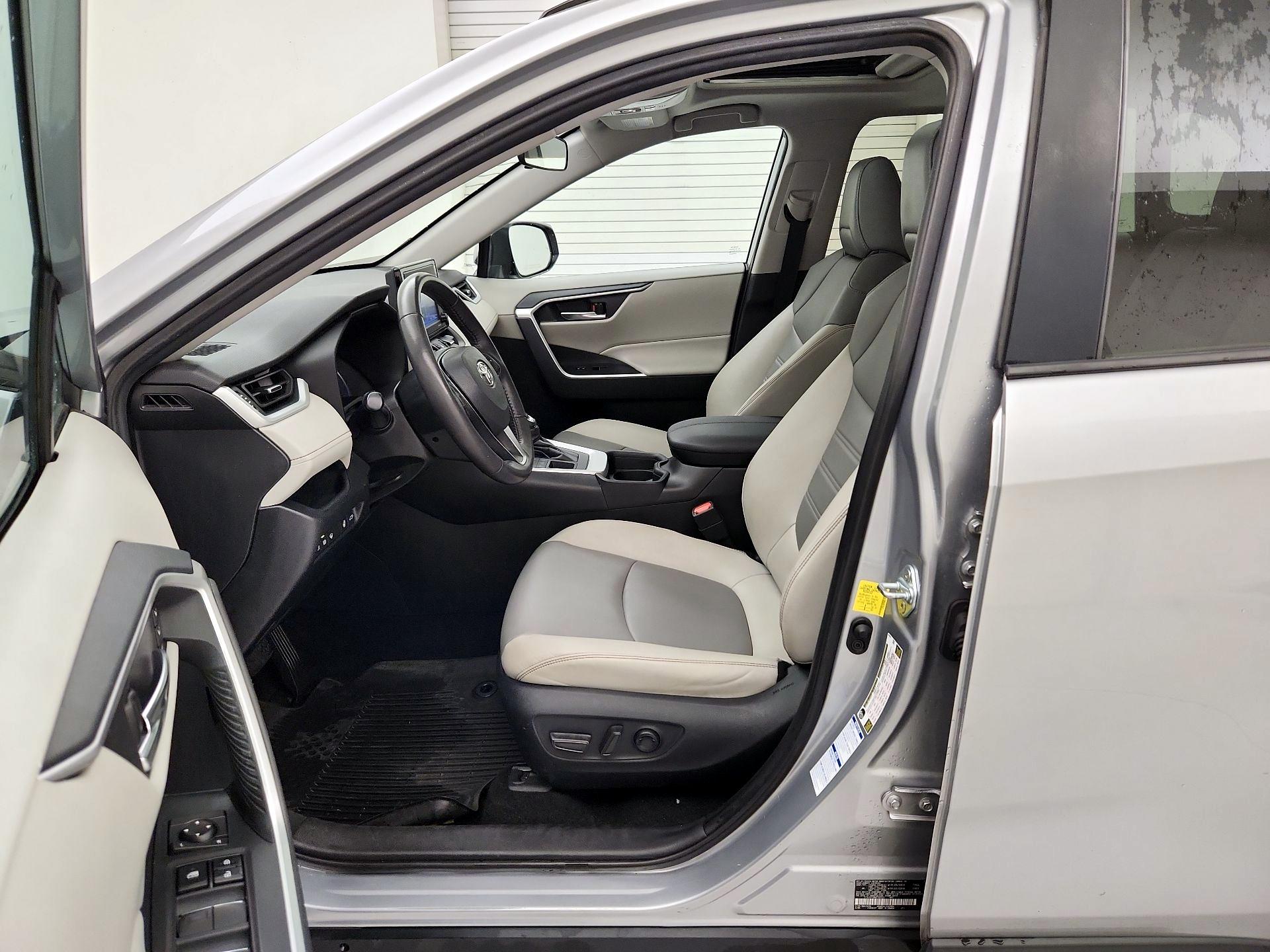 Thumbnail: 2021 Toyota RAV4 - 11
