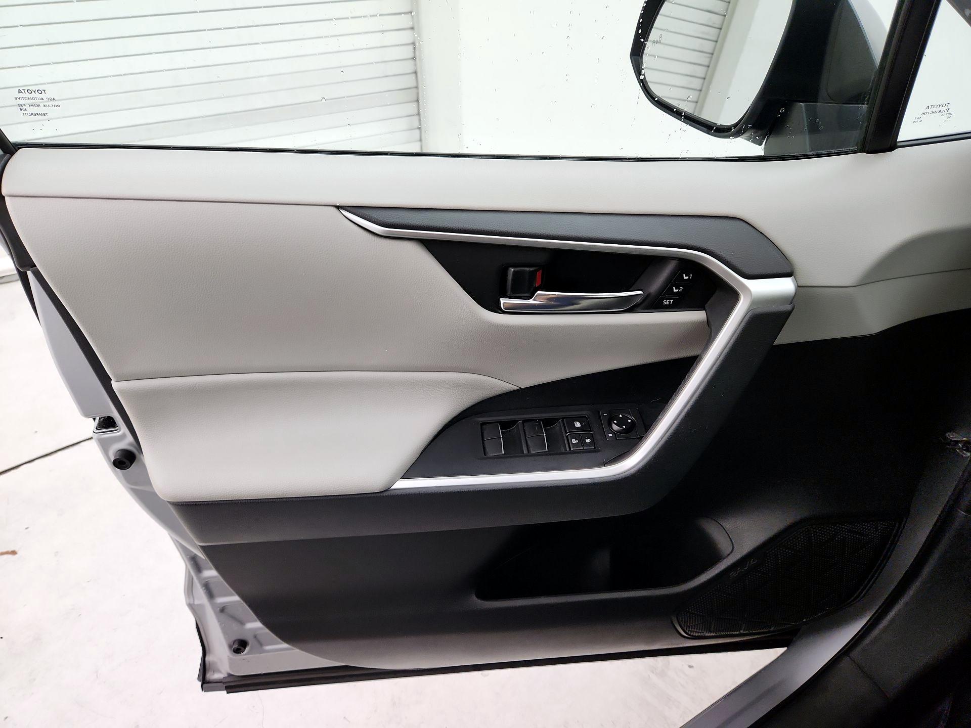 Thumbnail: 2021 Toyota RAV4 - 12
