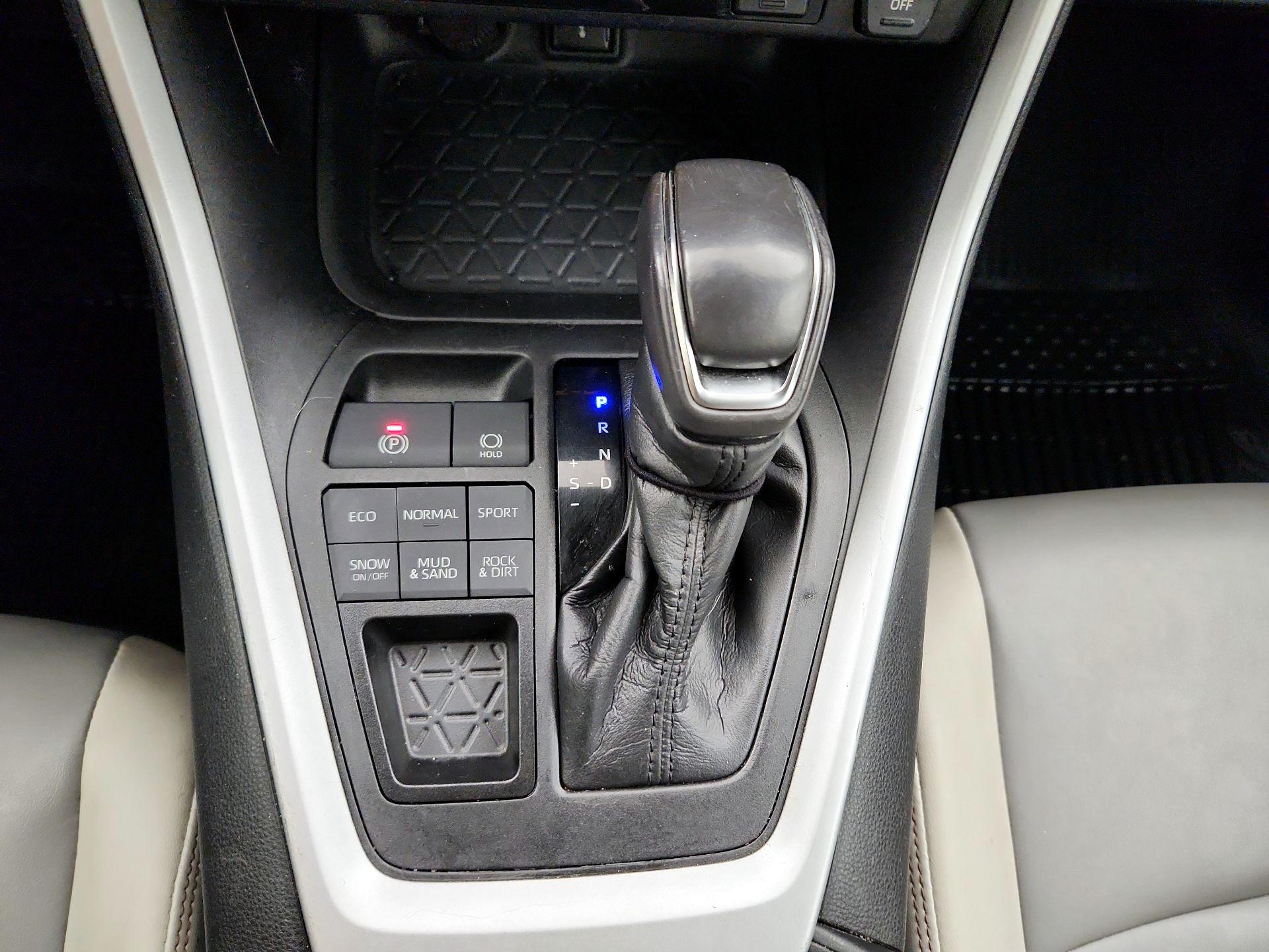 Thumbnail: 2021 Toyota RAV4 - 17
