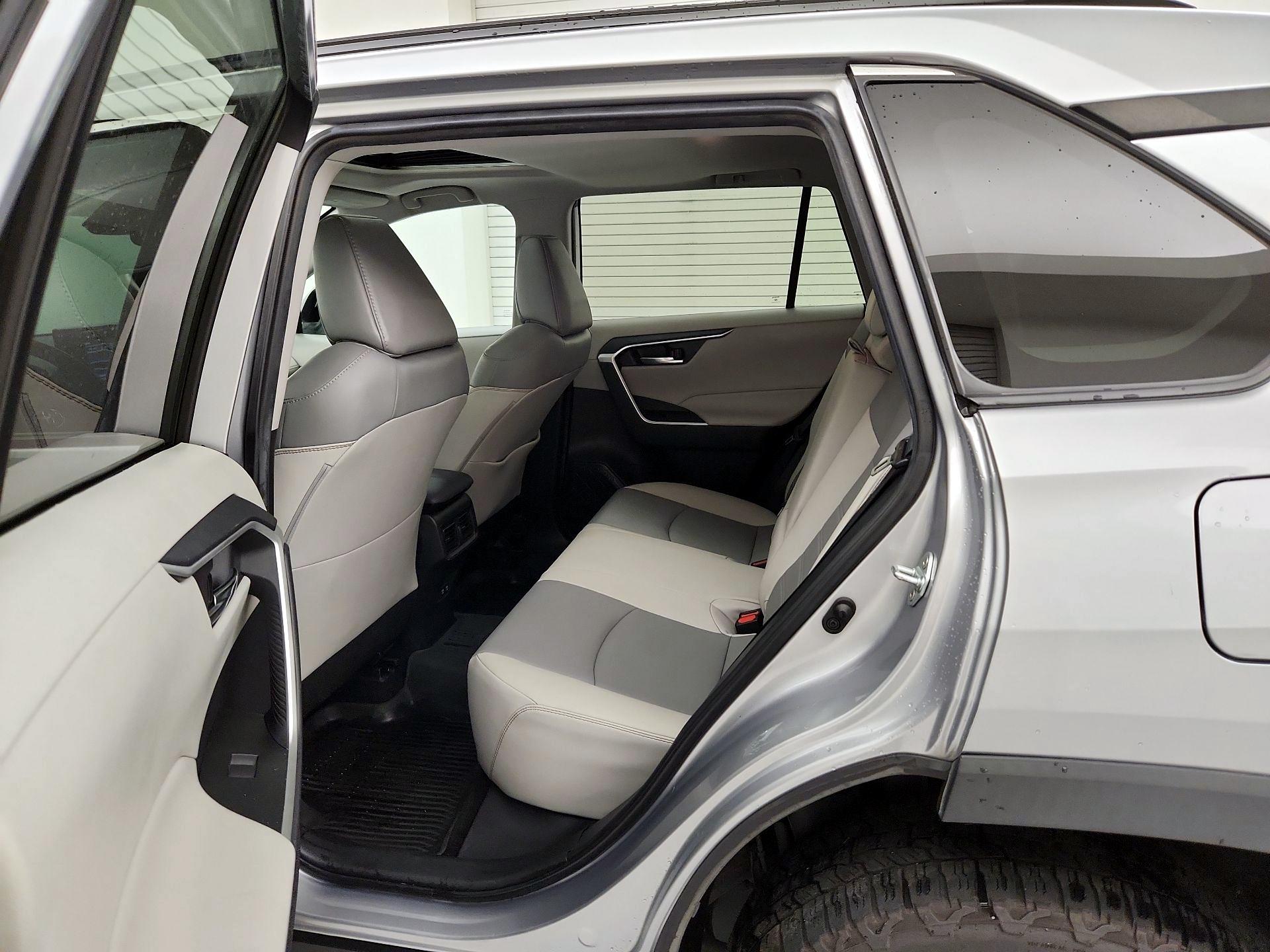 Thumbnail: 2021 Toyota RAV4 - 20