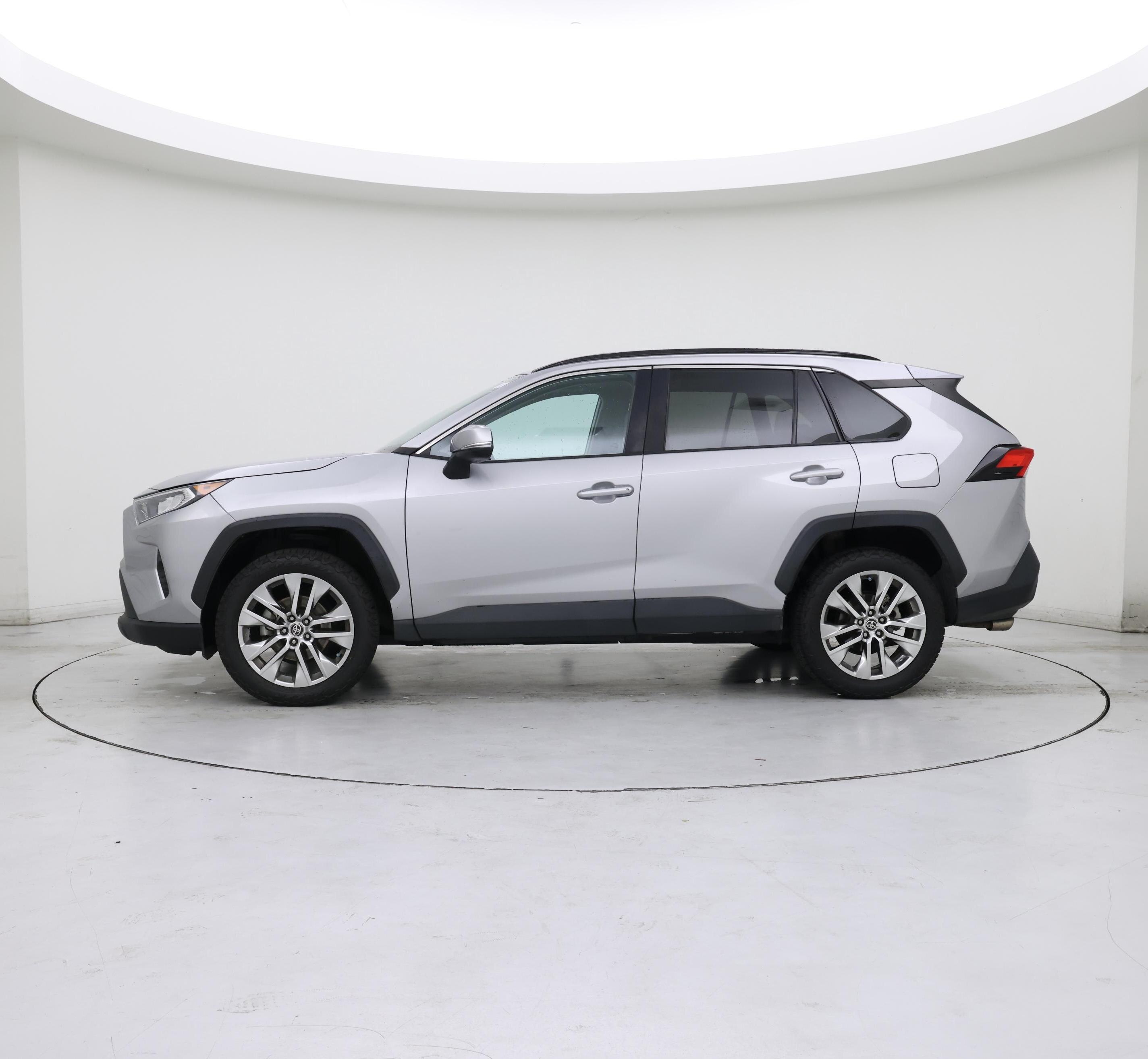 Thumbnail: 2021 Toyota RAV4 - 3