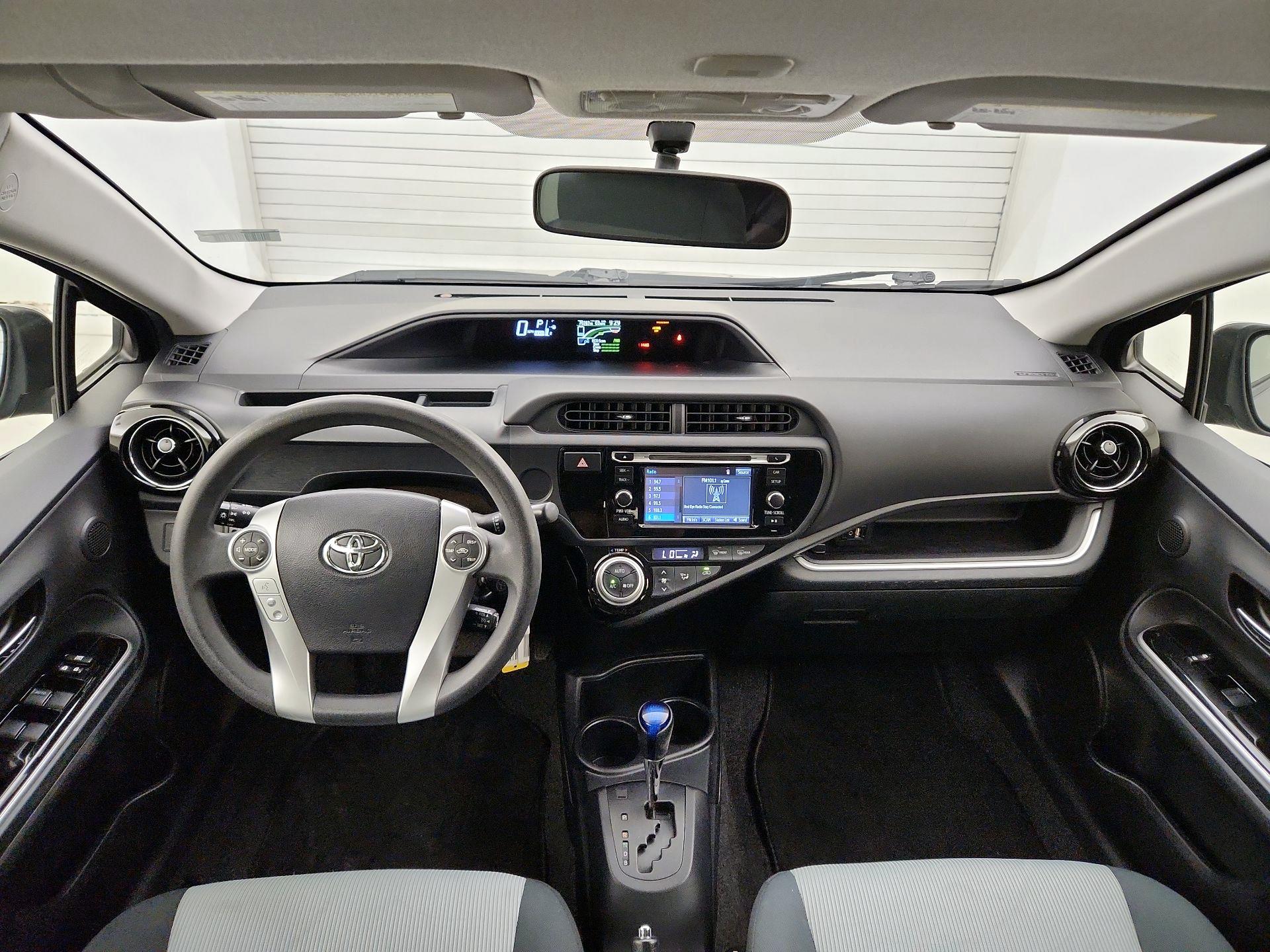 Thumbnail: 2015 Toyota Prius c - 9