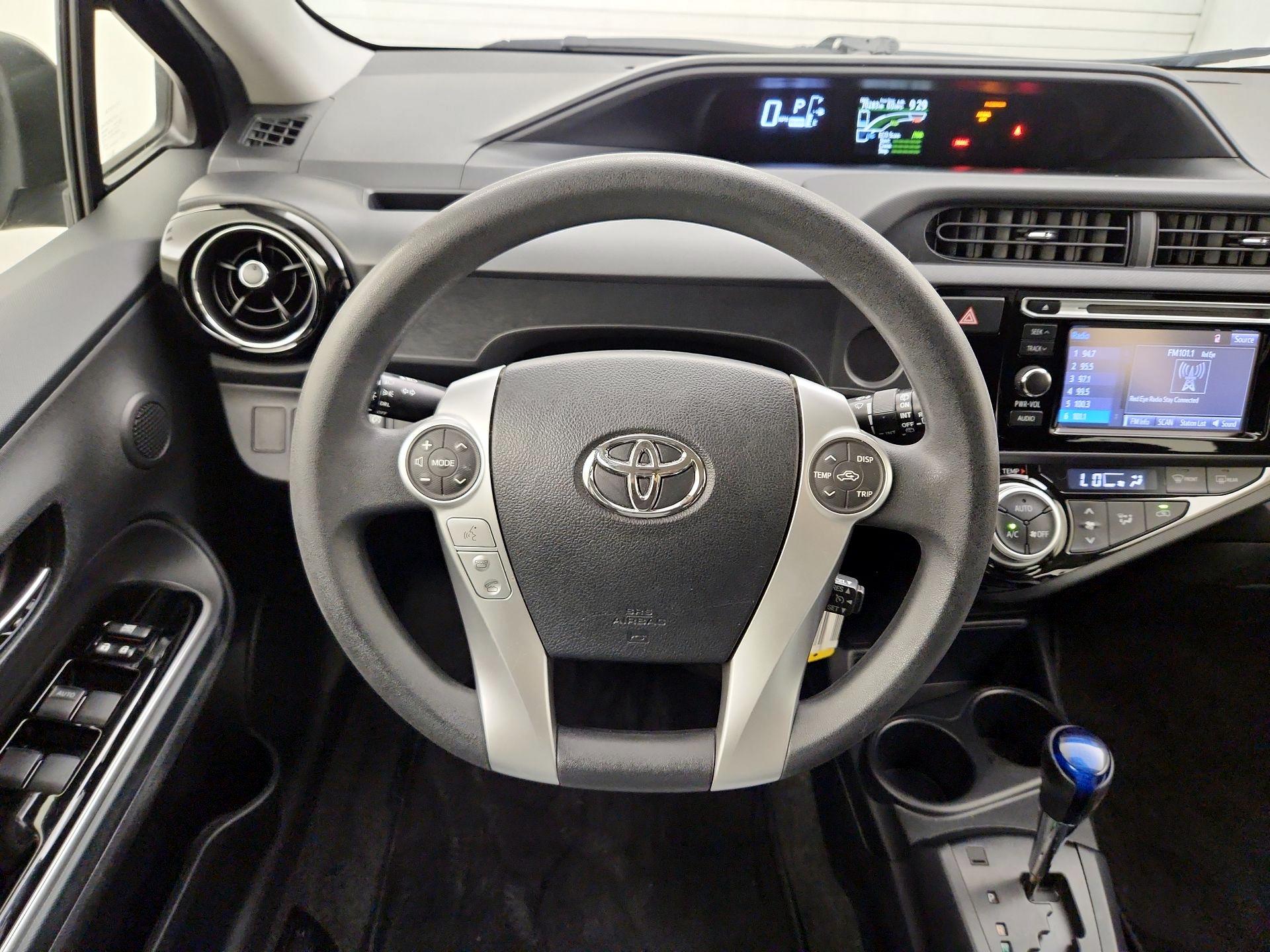Thumbnail: 2015 Toyota Prius c - 10