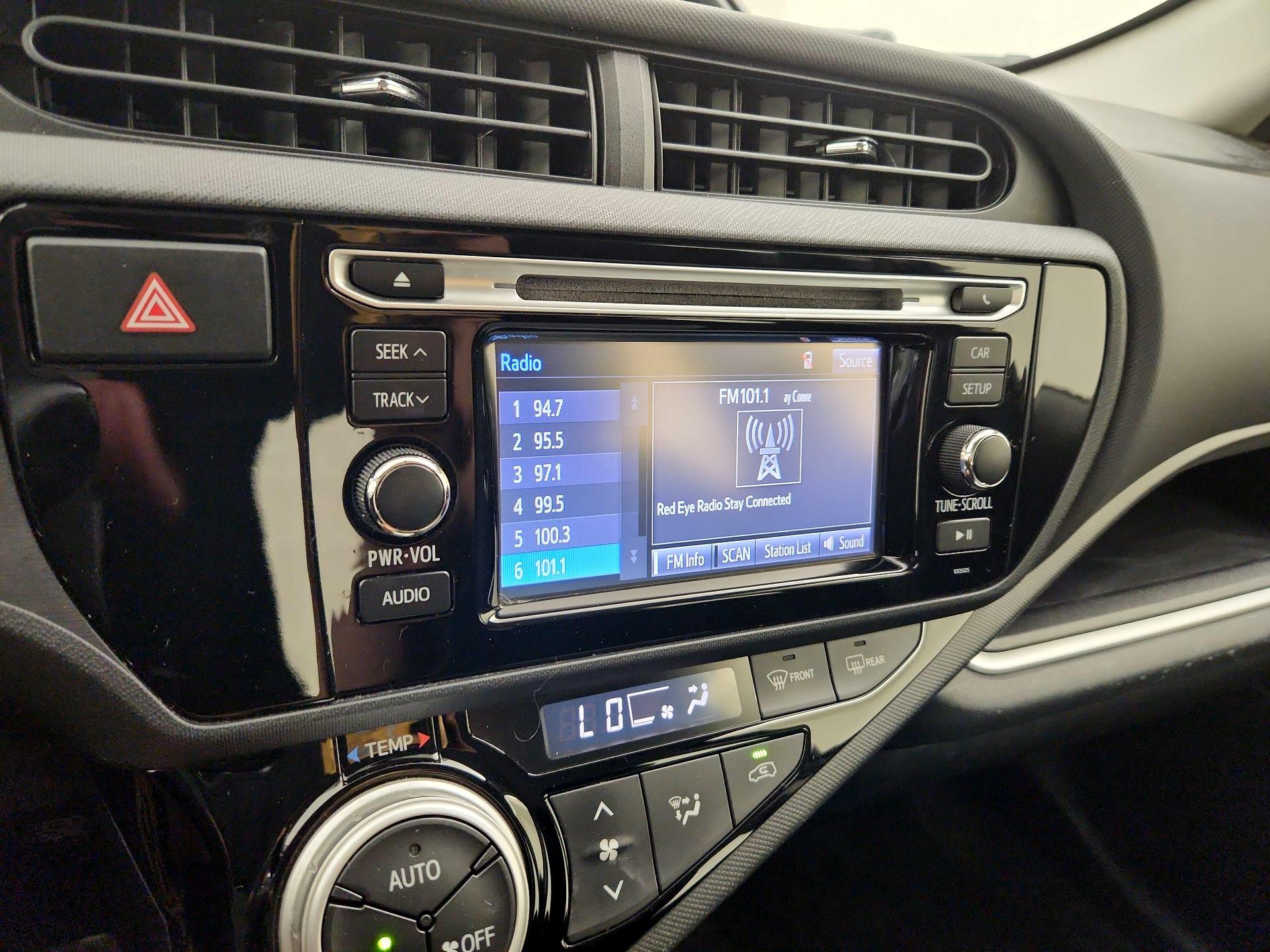 Thumbnail: 2015 Toyota Prius c - 14