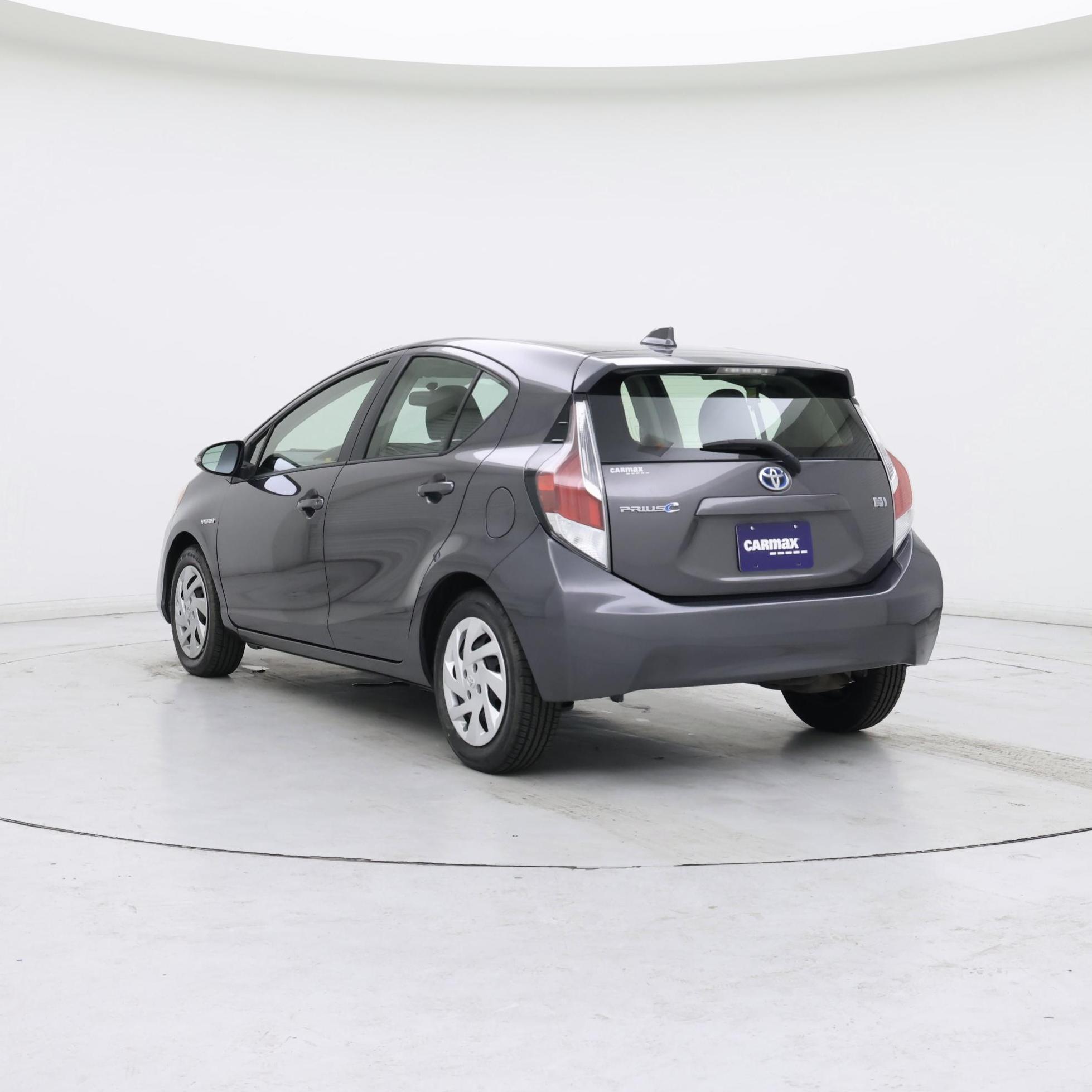 Thumbnail: 2015 Toyota Prius c - 2