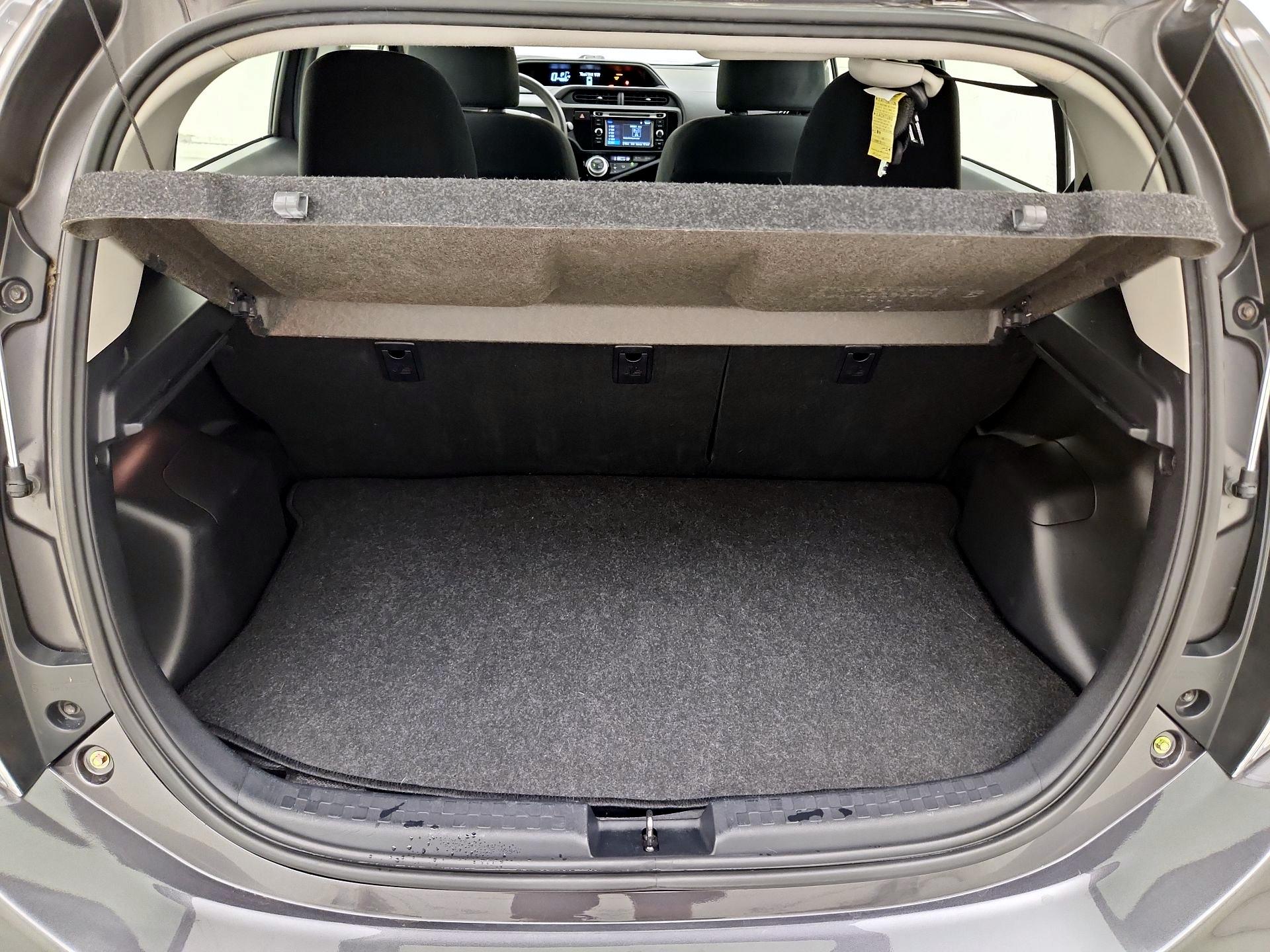 Thumbnail: 2015 Toyota Prius c - 19