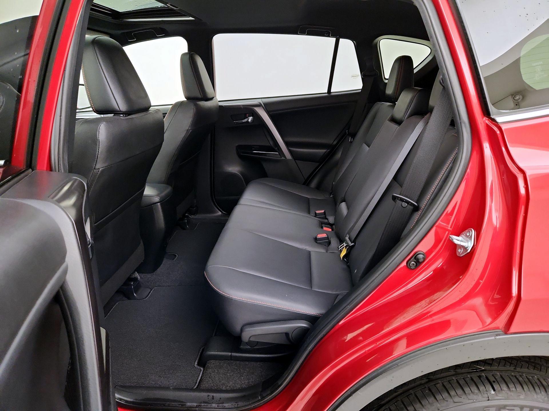 Thumbnail: 2017 Toyota RAV4 - 20