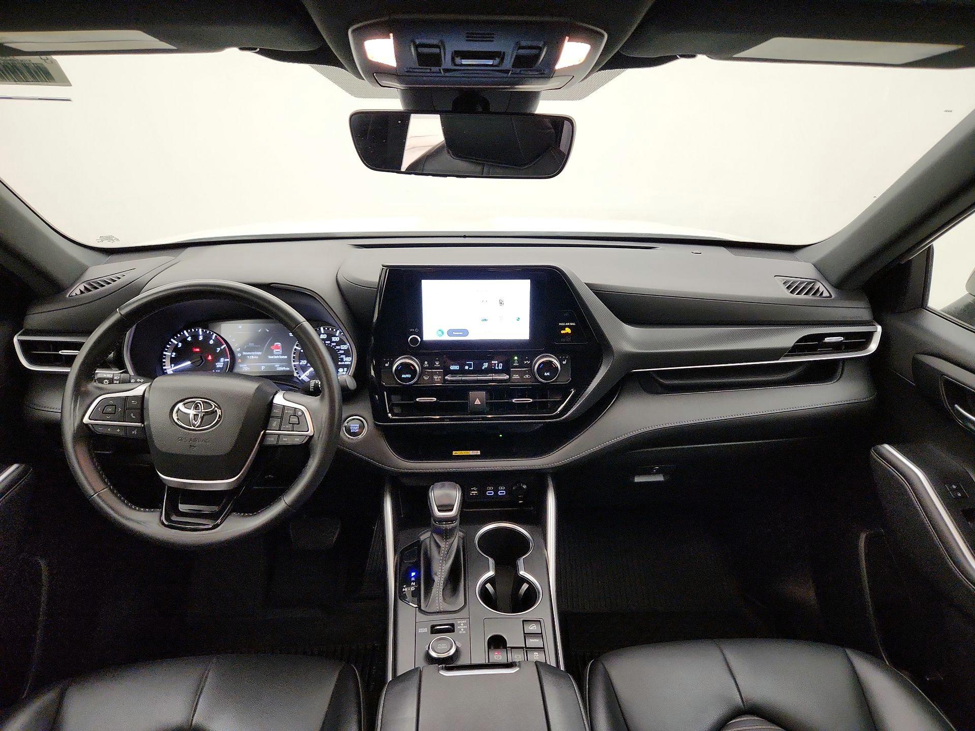 Thumbnail: 2023 Toyota Highlander - 9