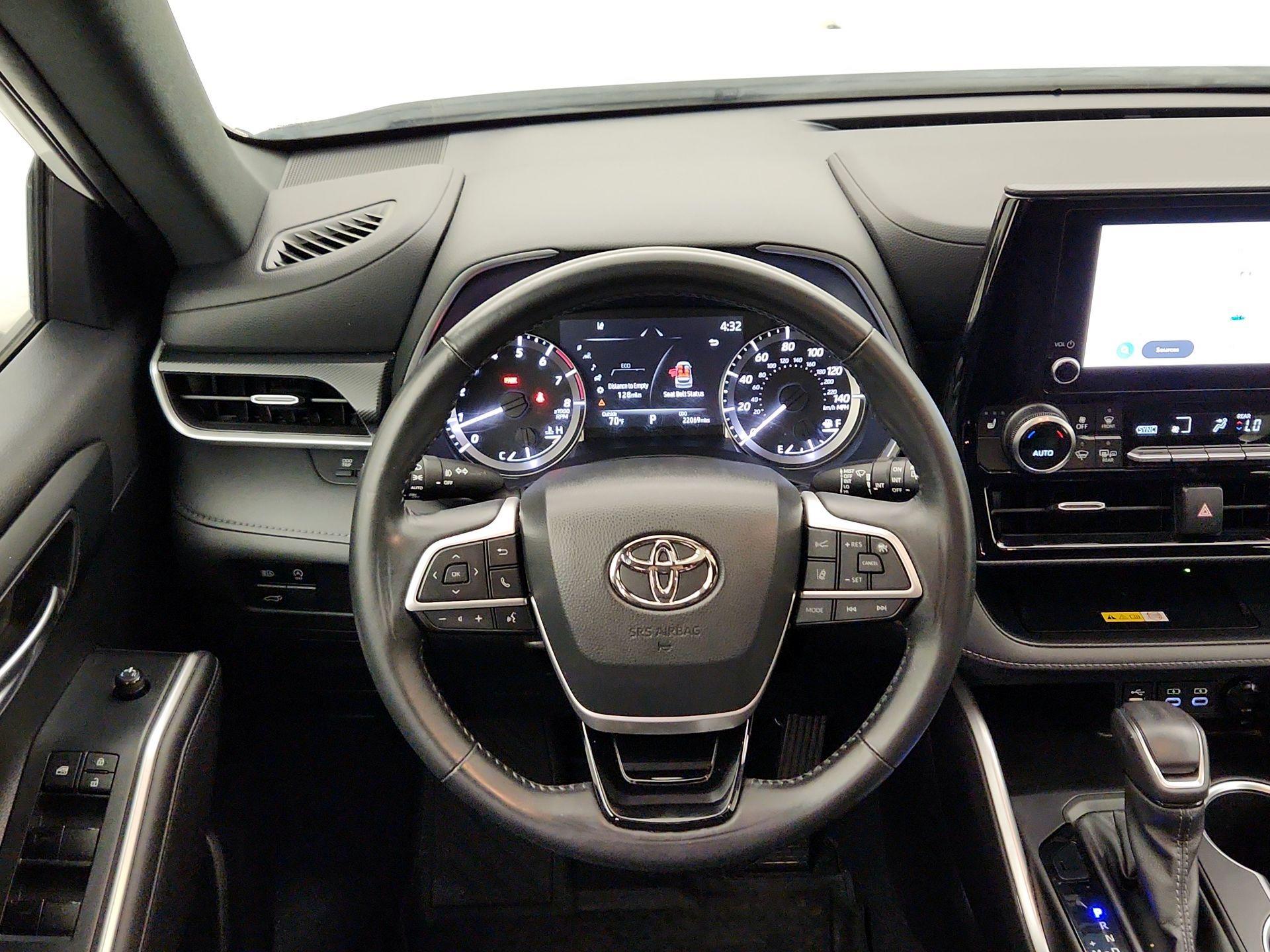 Thumbnail: 2023 Toyota Highlander - 10