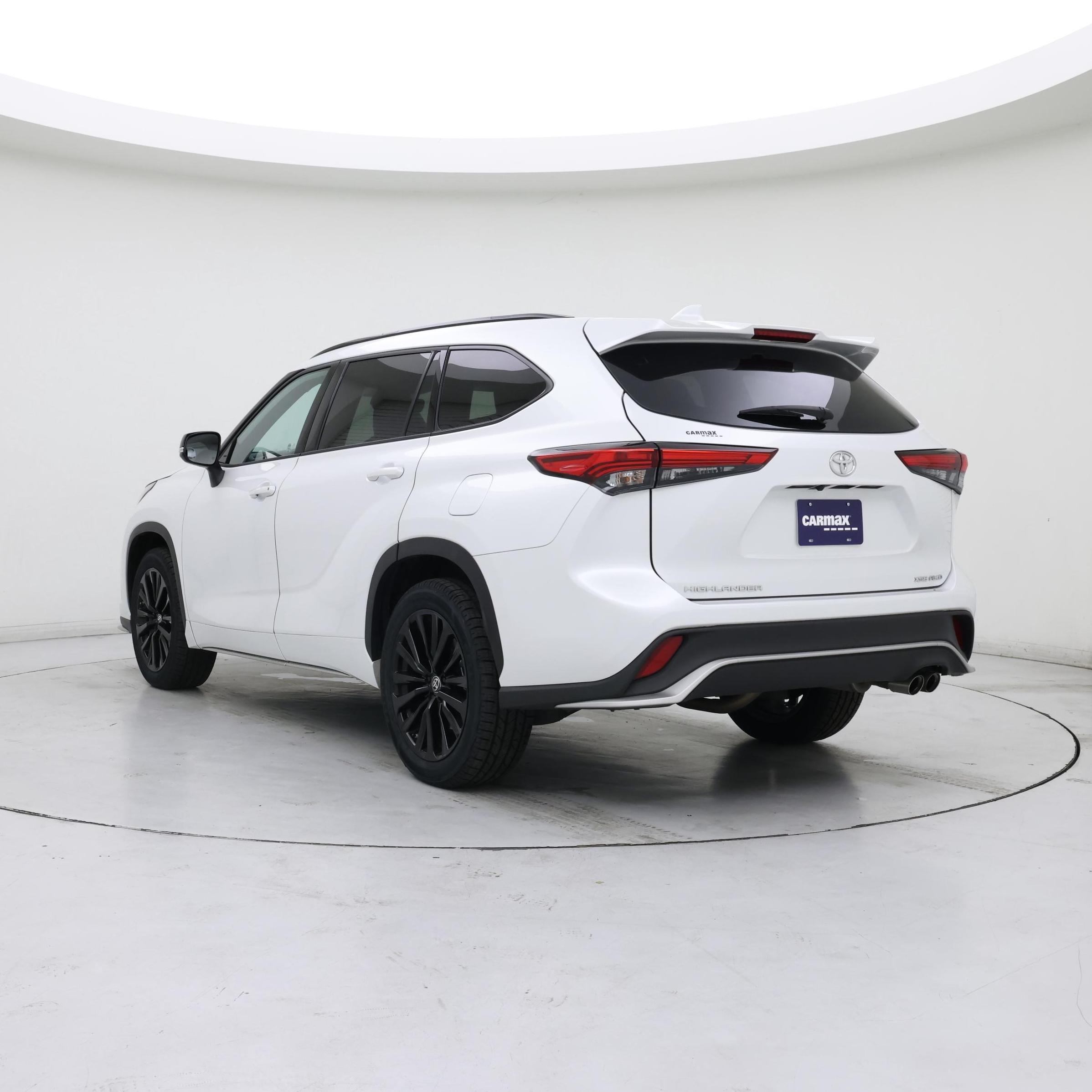 Thumbnail: 2023 Toyota Highlander - 2