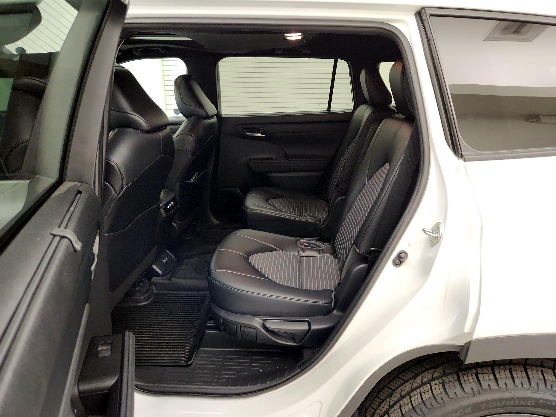 Thumbnail: 2023 Toyota Highlander - 20