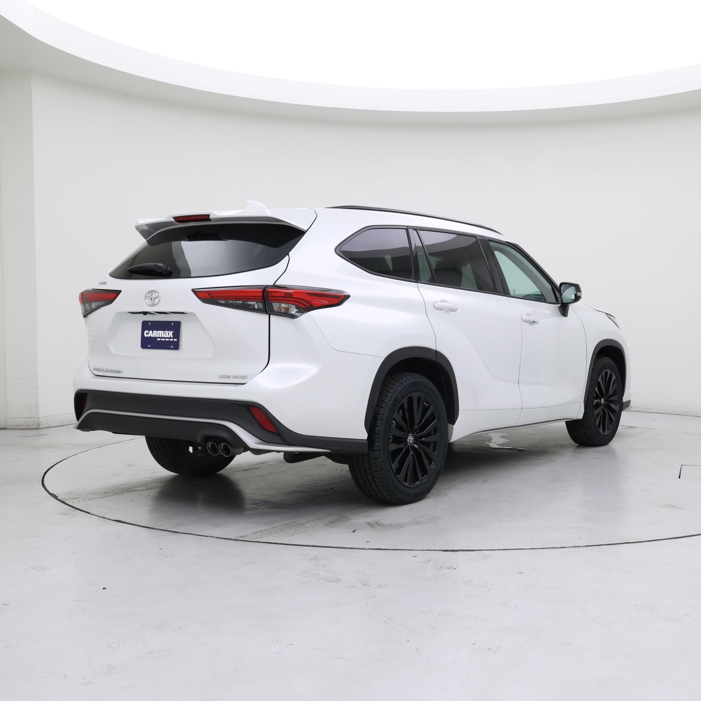 Thumbnail: 2023 Toyota Highlander - 8
