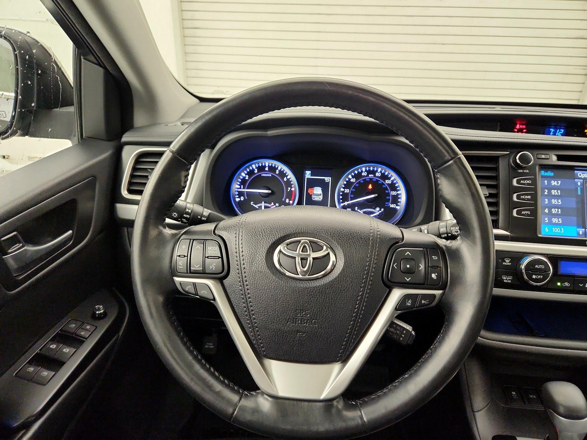 Thumbnail: 2017 Toyota Highlander - 10