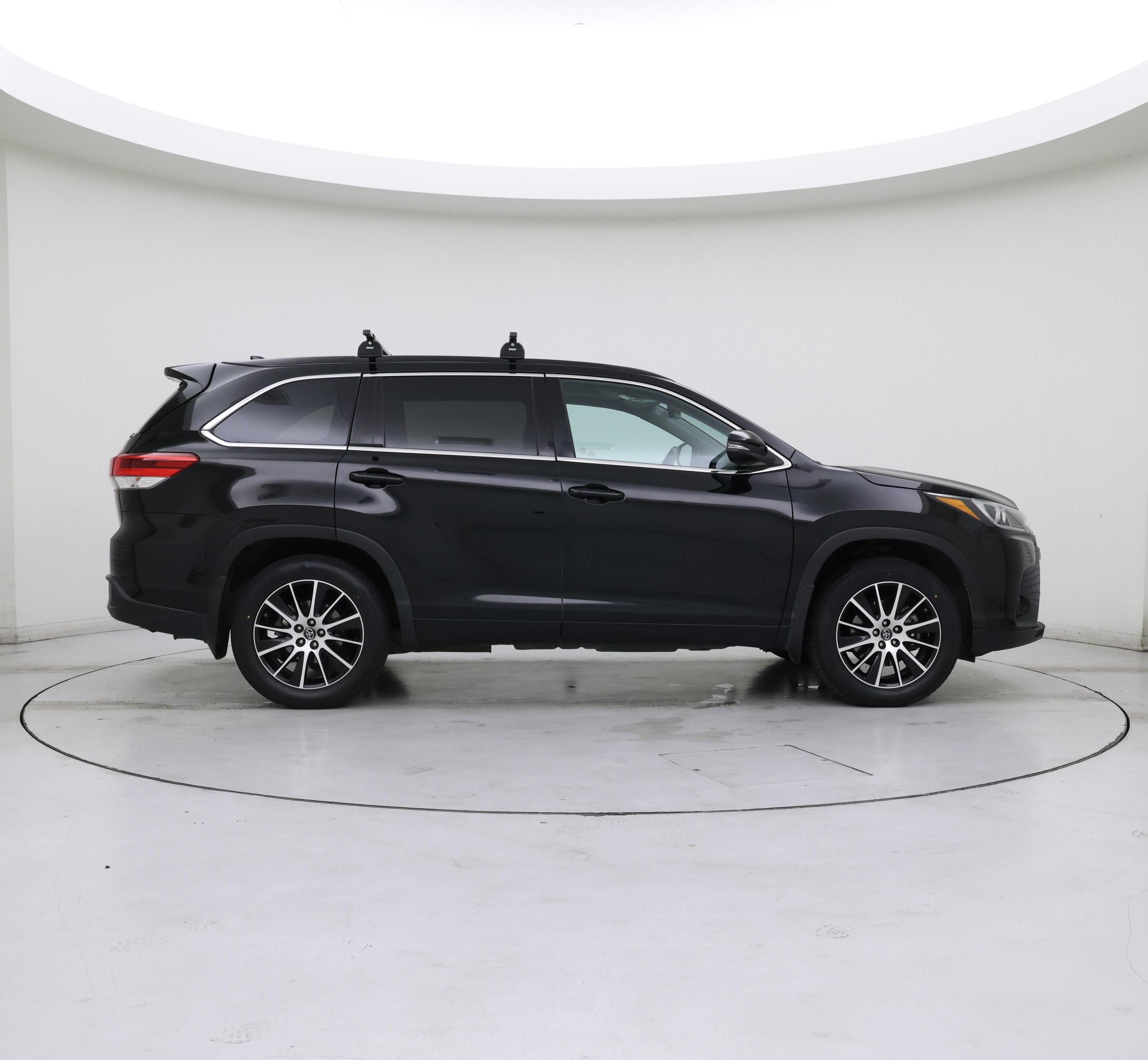 Thumbnail: 2017 Toyota Highlander - 7