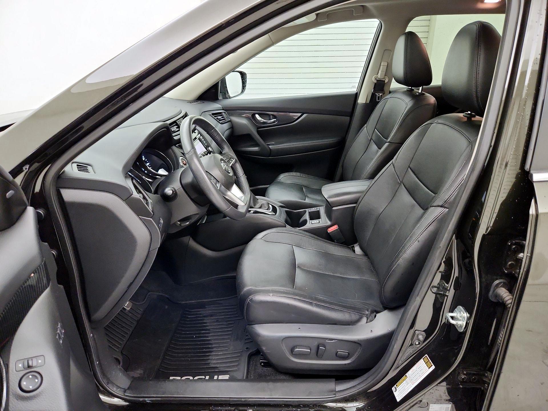 Thumbnail: 2017 Nissan Rogue - 11