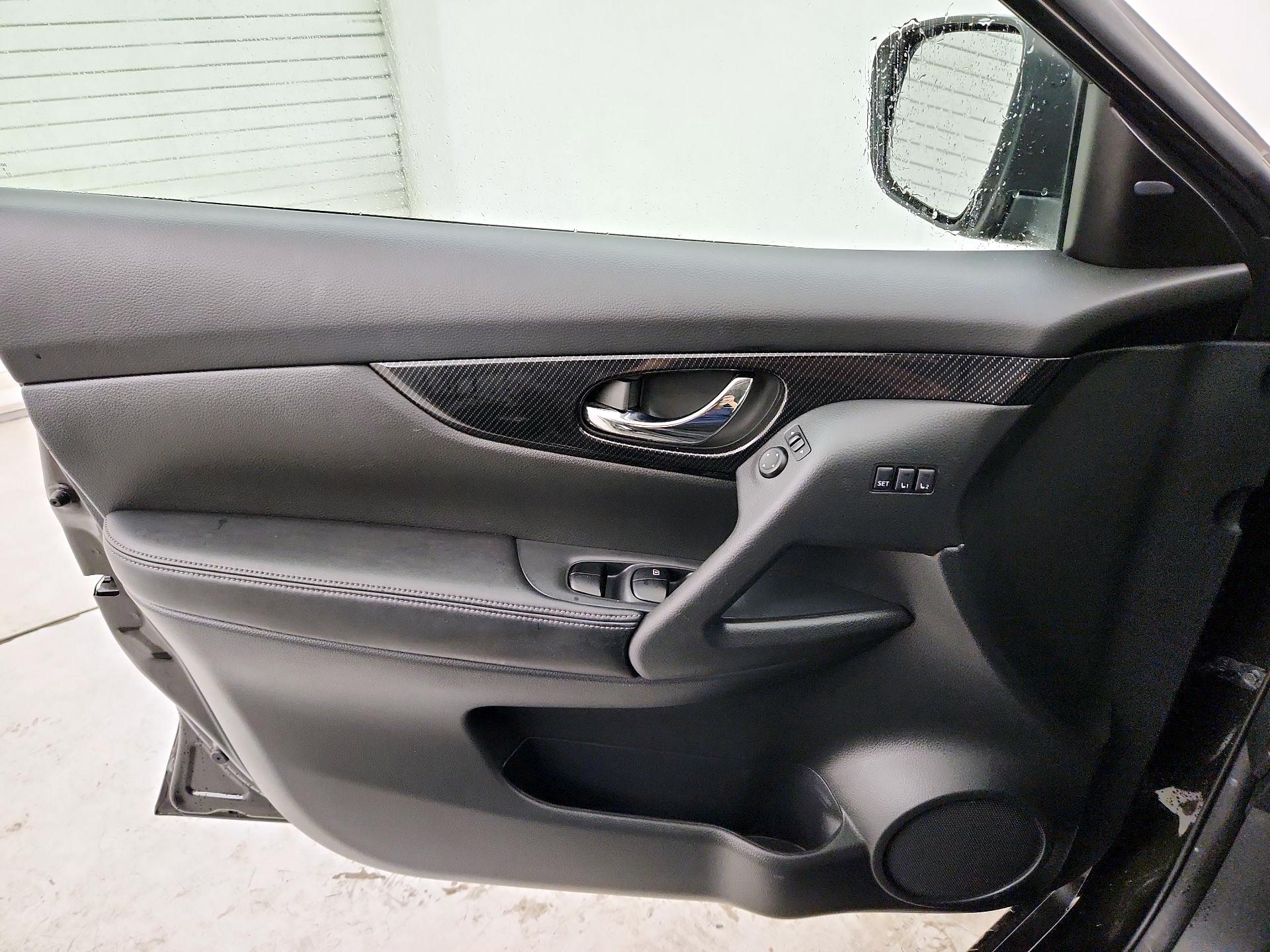 Thumbnail: 2017 Nissan Rogue - 12